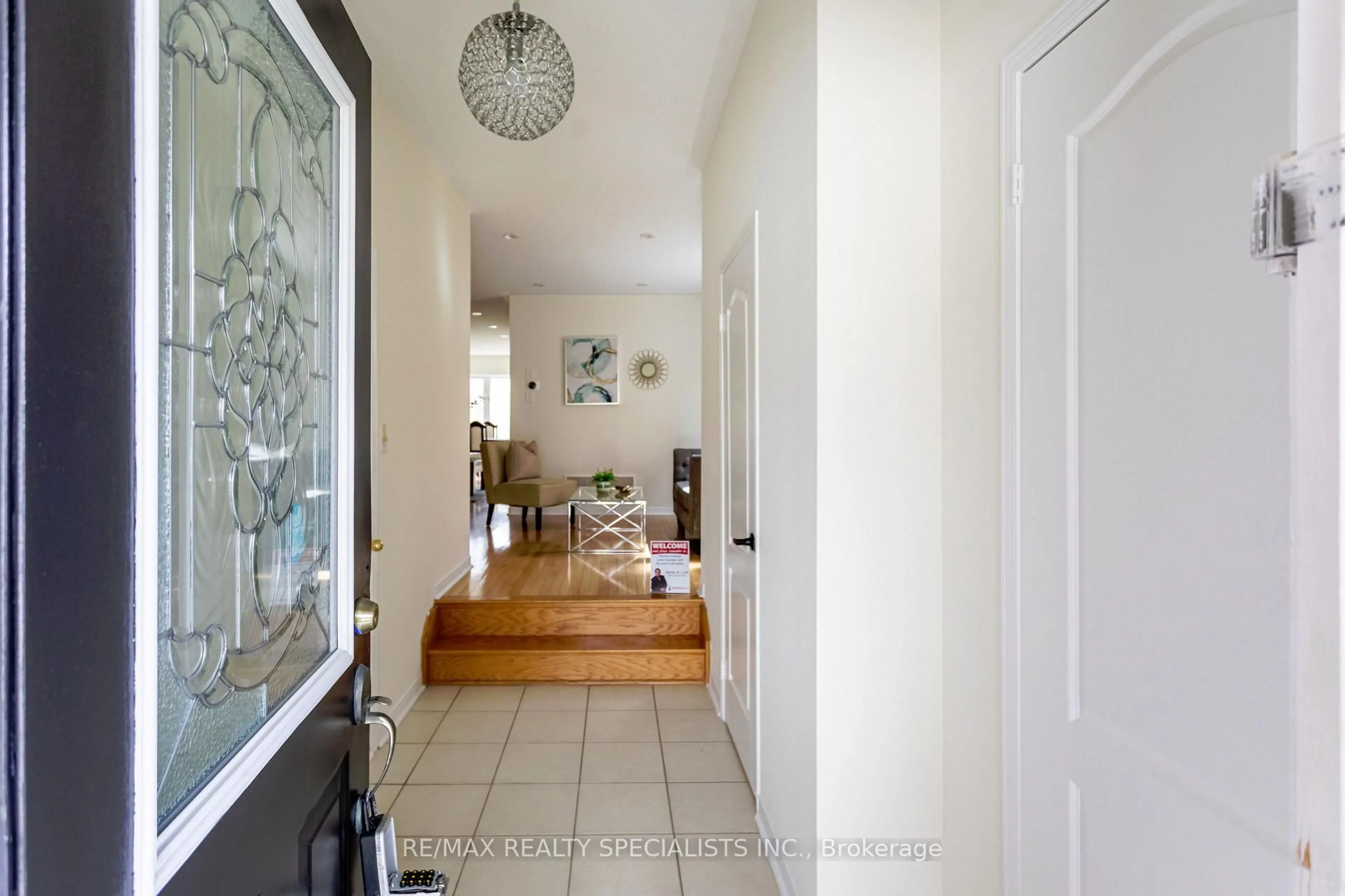 Indoor entryway for 5085 Churchill Meadows Blvd, Mississauga Ontario L5M 8A1