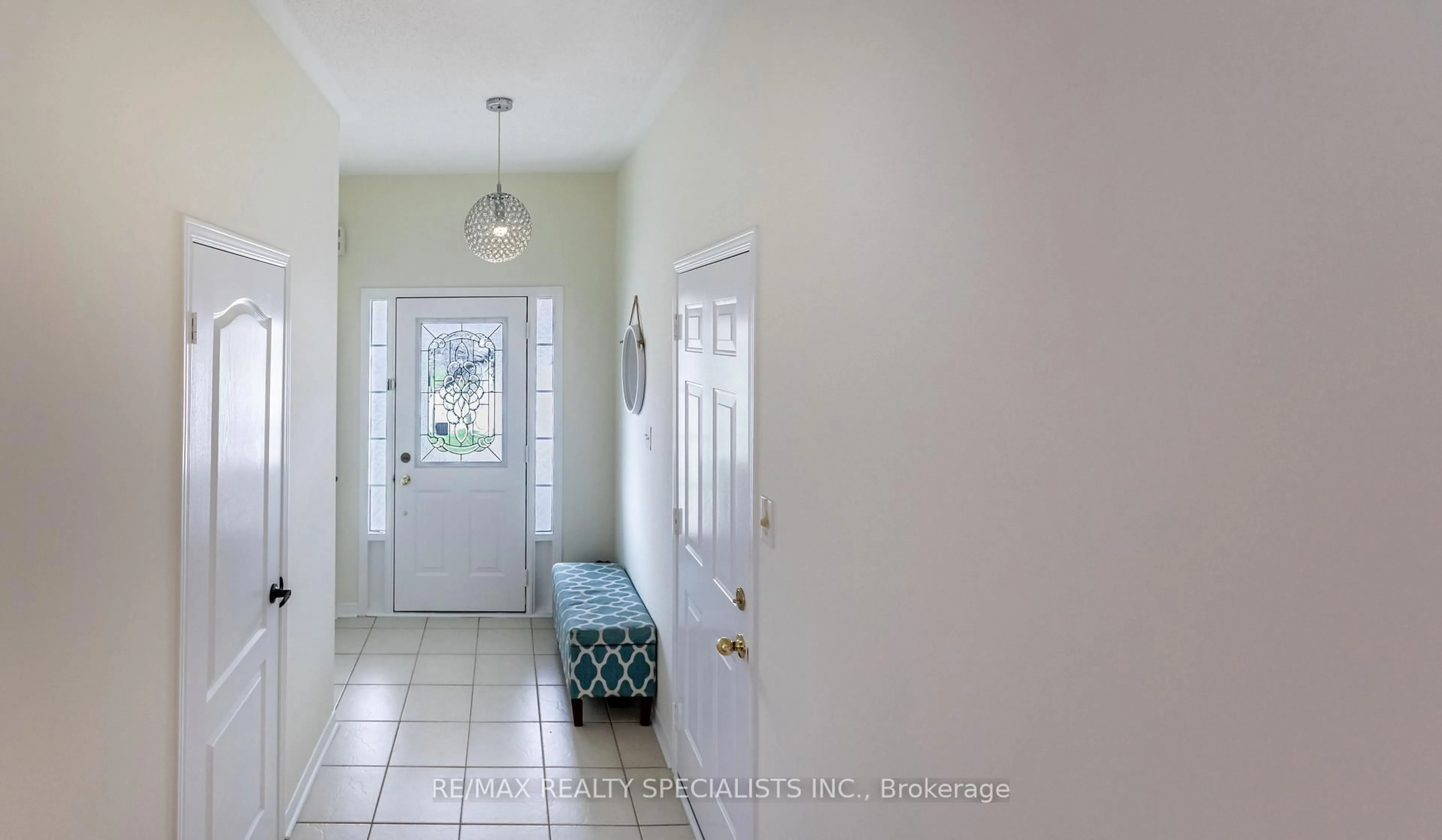 Indoor entryway for 5085 Churchill Meadows Blvd, Mississauga Ontario L5M 8A1