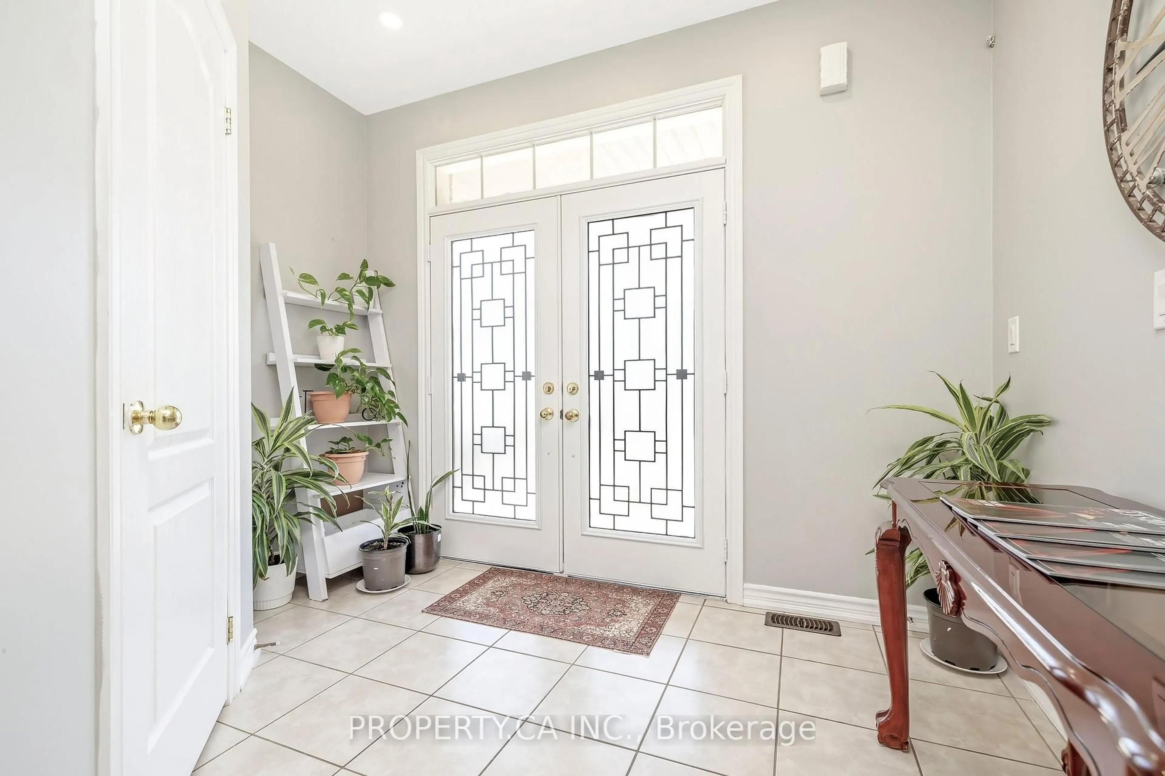 Indoor entryway for 211 Mclaughlin Ave, Milton Ontario L9T 7P4