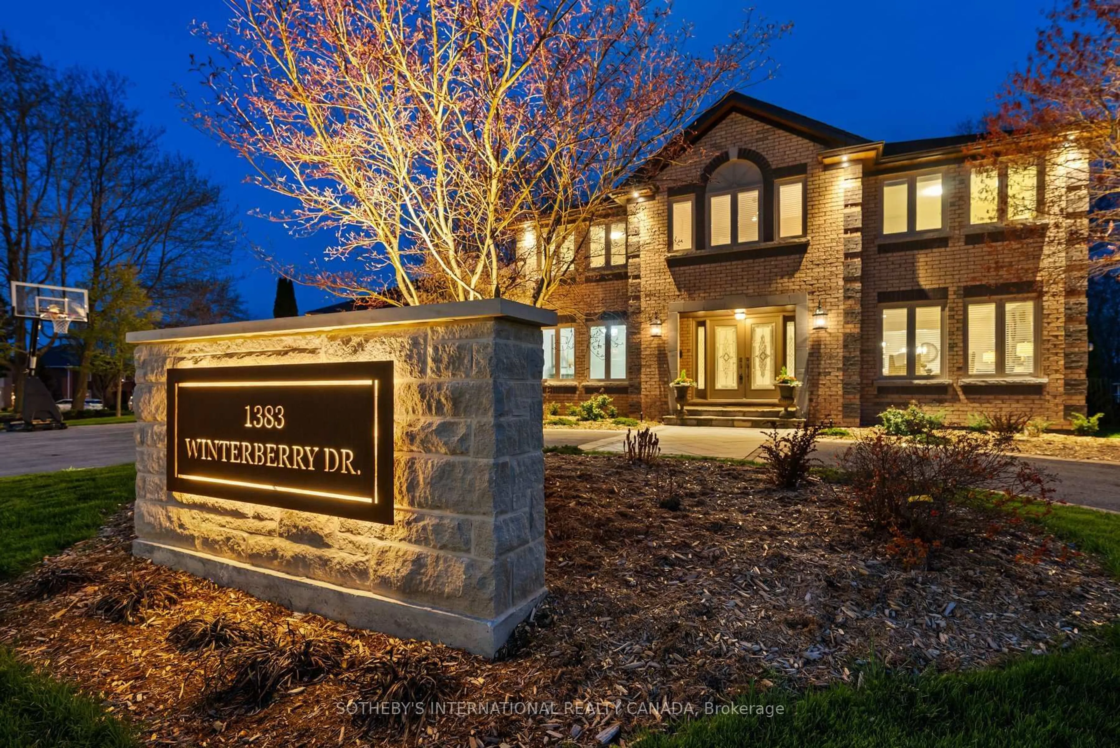 Home with brick exterior material, street for 1383 Winterberry Dr, Burlington Ontario L7P 4T6