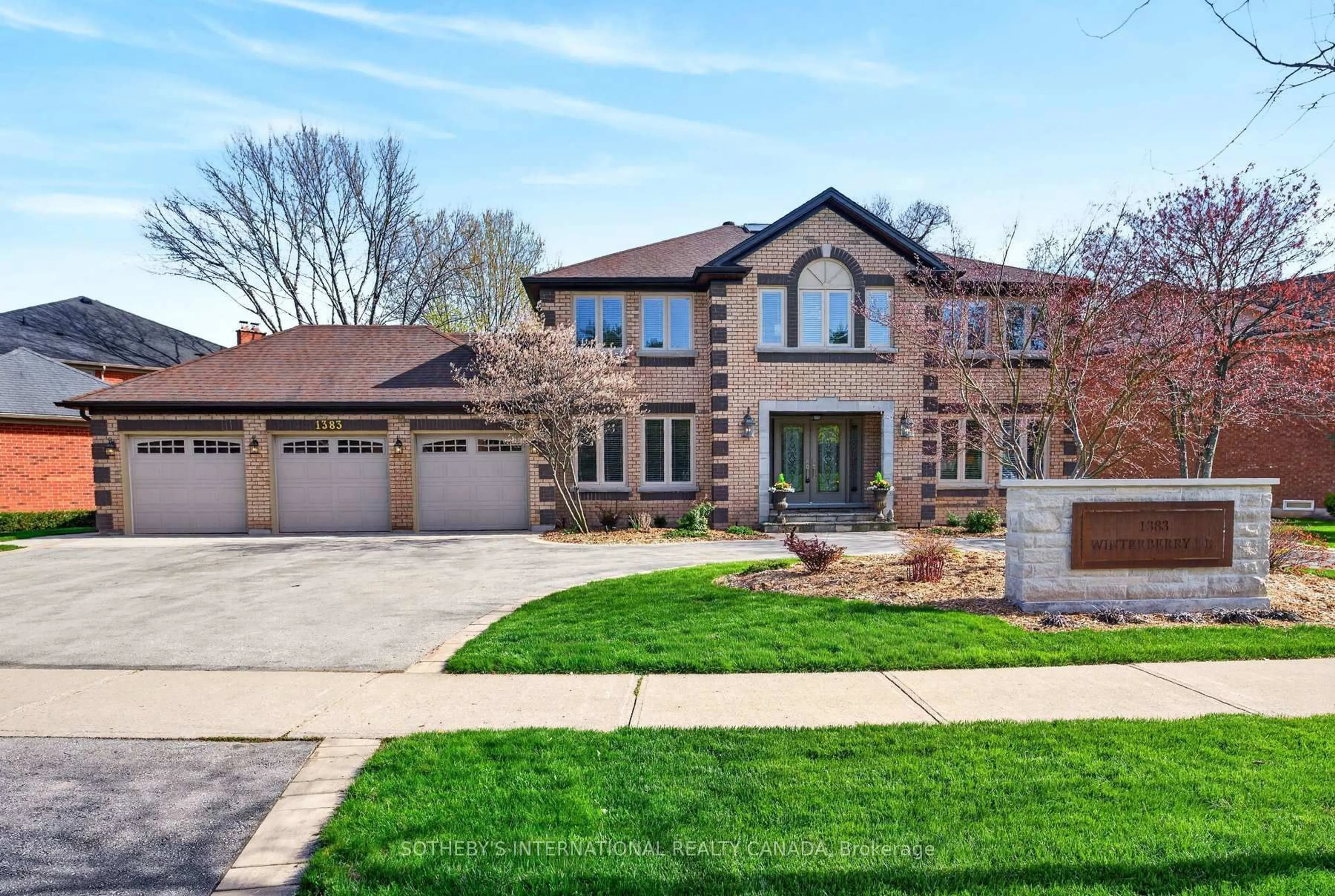 Home with brick exterior material, street for 1383 Winterberry Dr, Burlington Ontario L7P 4T6