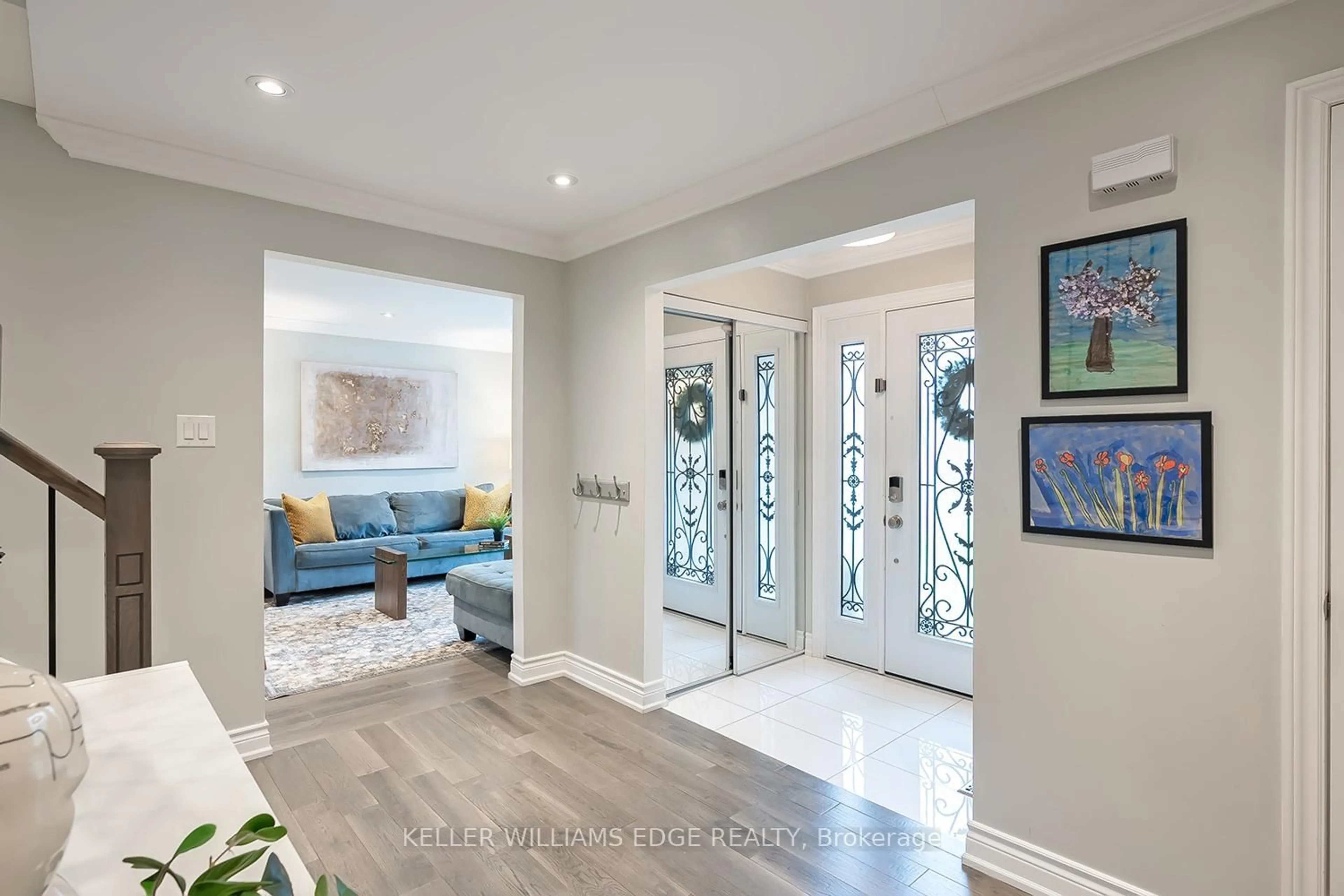 Indoor entryway for 2475 Cavendish Dr, Burlington Ontario L7P 4A5