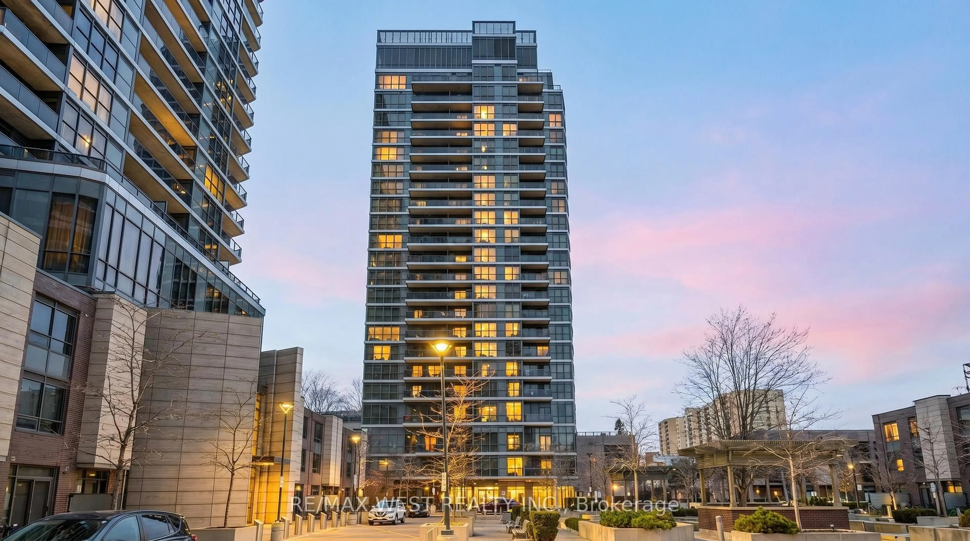 Unknown for 1 Valhalla Inn Rd #905, Toronto Ontario M9B 1S9