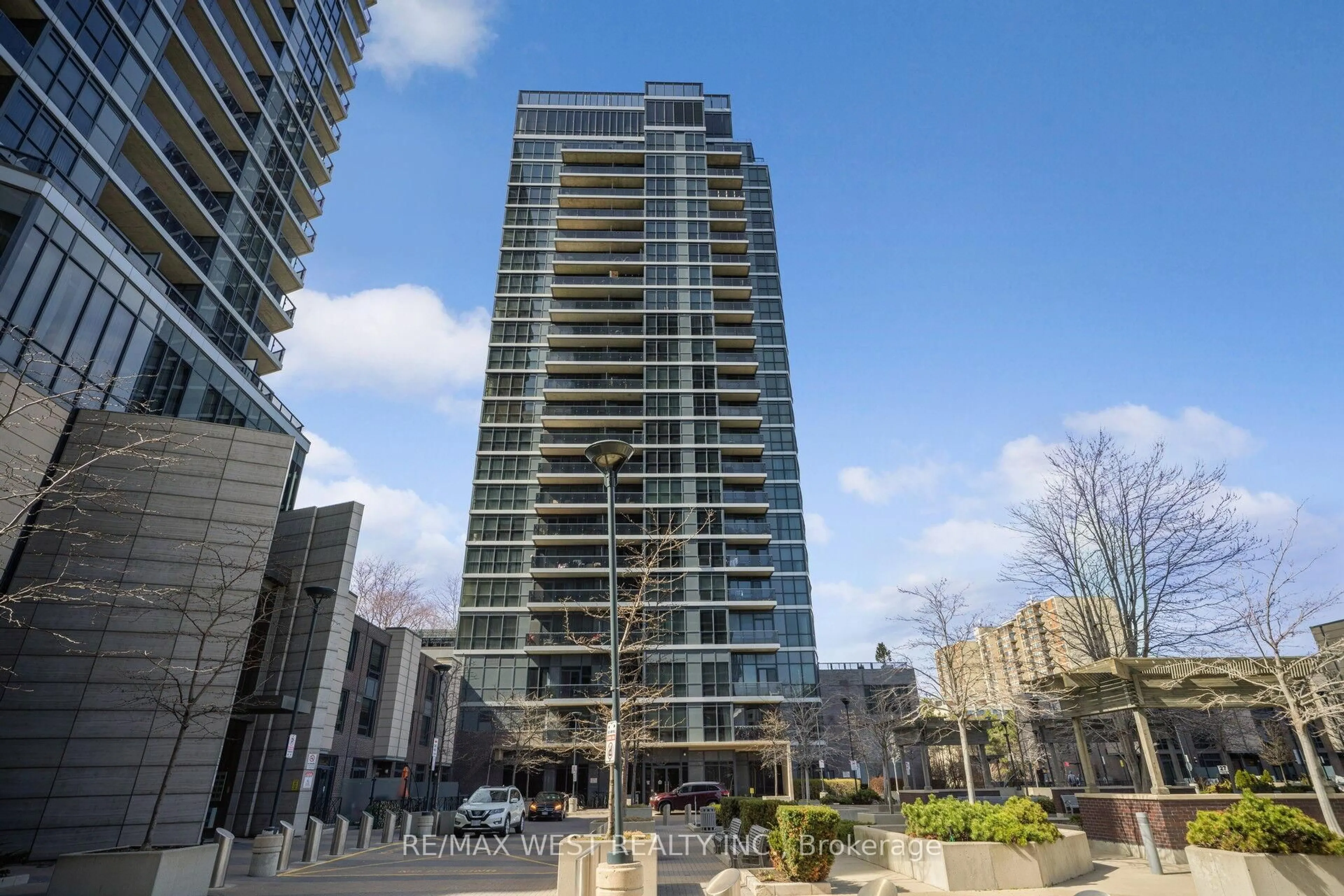 A pic from outside/outdoor area/front of a property/back of a property/a pic from drone, city buildings view from balcony for 1 Valhalla Inn Rd #905, Toronto Ontario M9B 1S9