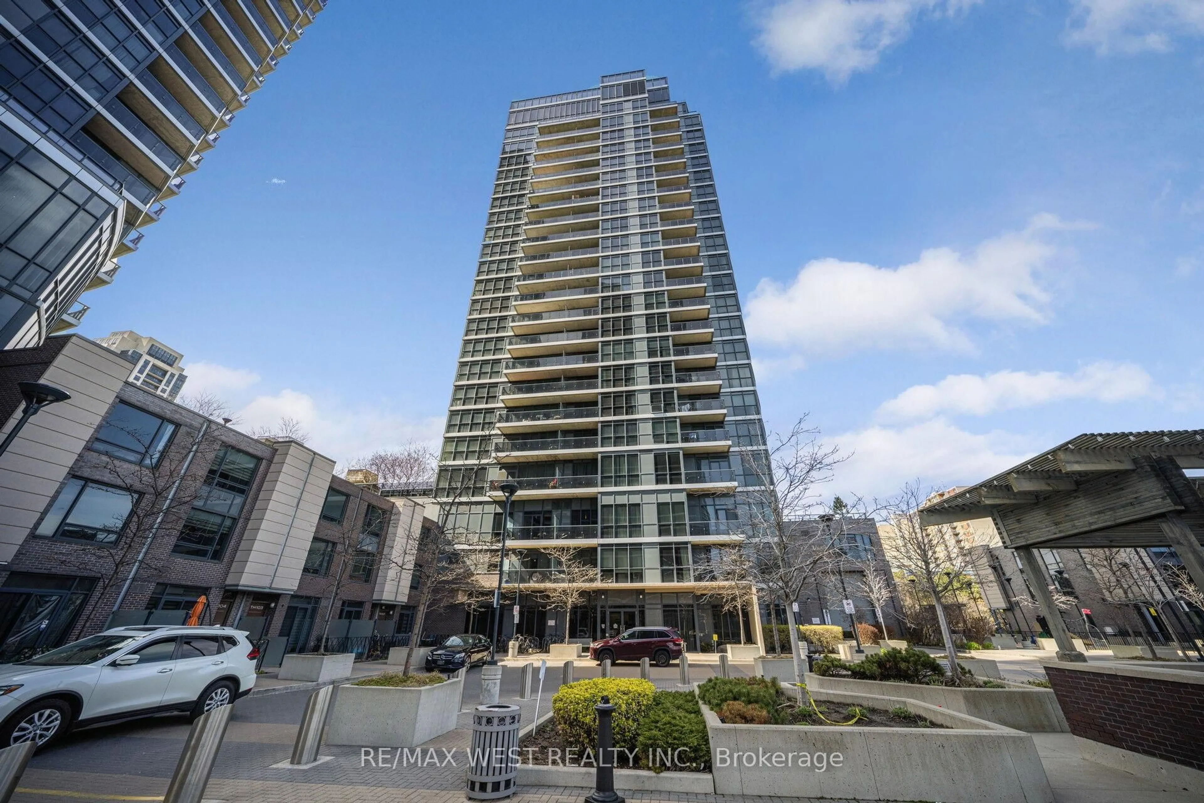 A pic from outside/outdoor area/front of a property/back of a property/a pic from drone, city buildings view from balcony for 1 Valhalla Inn Rd #905, Toronto Ontario M9B 1S9