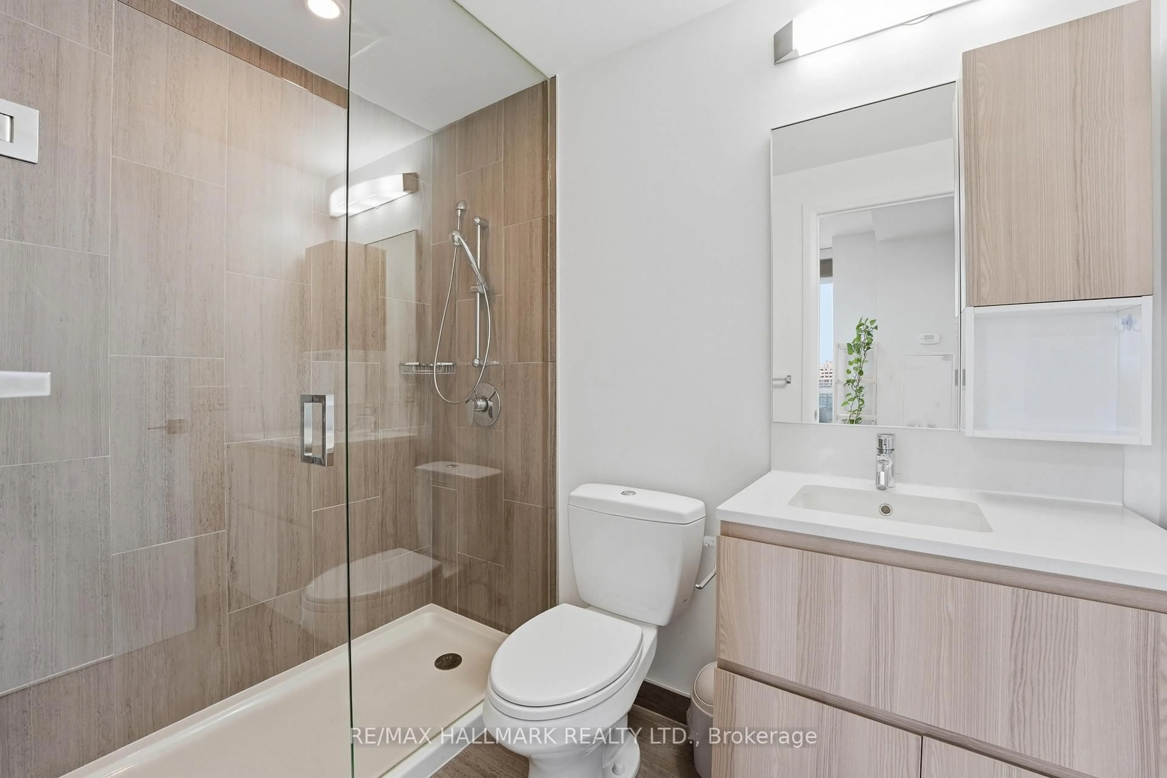 Standard bathroom, ceramic/tile floor for 36 Park Lawn Rd #710, Toronto Ontario M8Y 0E5