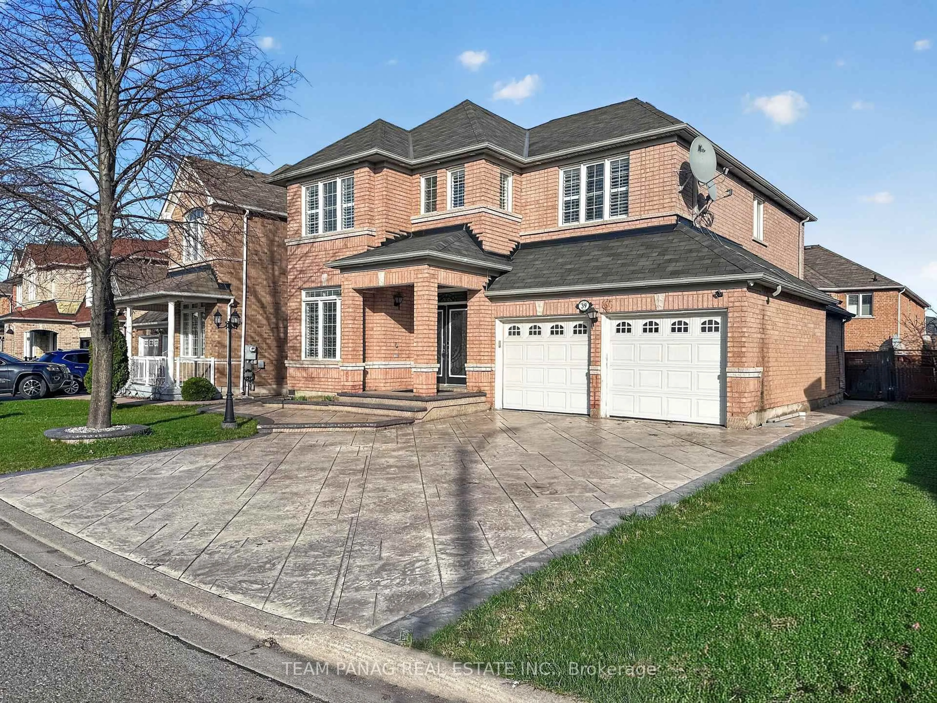 Home with brick exterior material, street for 39 Good Hope Rd, Brampton Ontario L6R 3L6