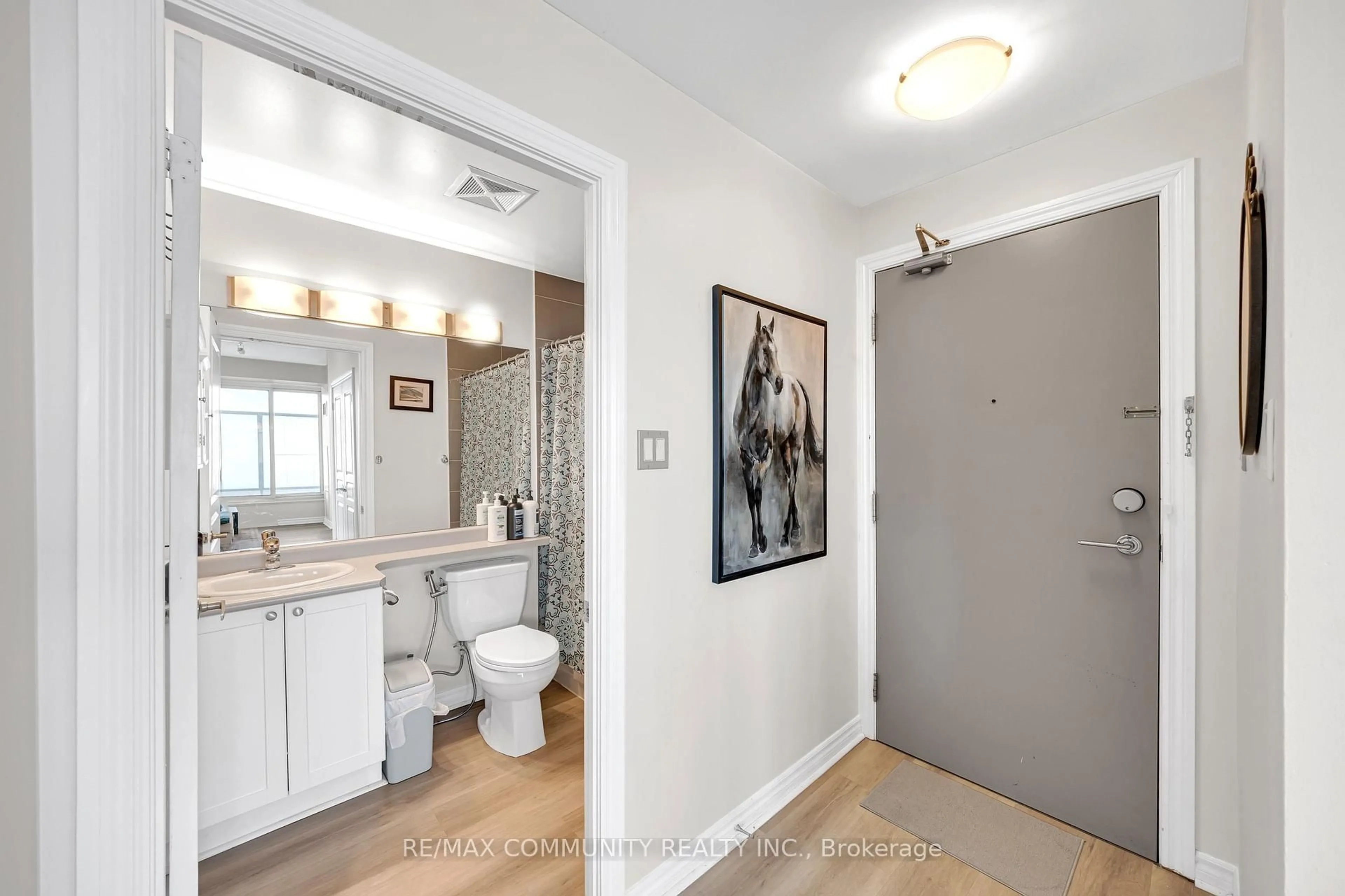 Standard bathroom, ceramic/tile floor for 3525 Kariya Dr #502, Mississauga Ontario L5B 0C2
