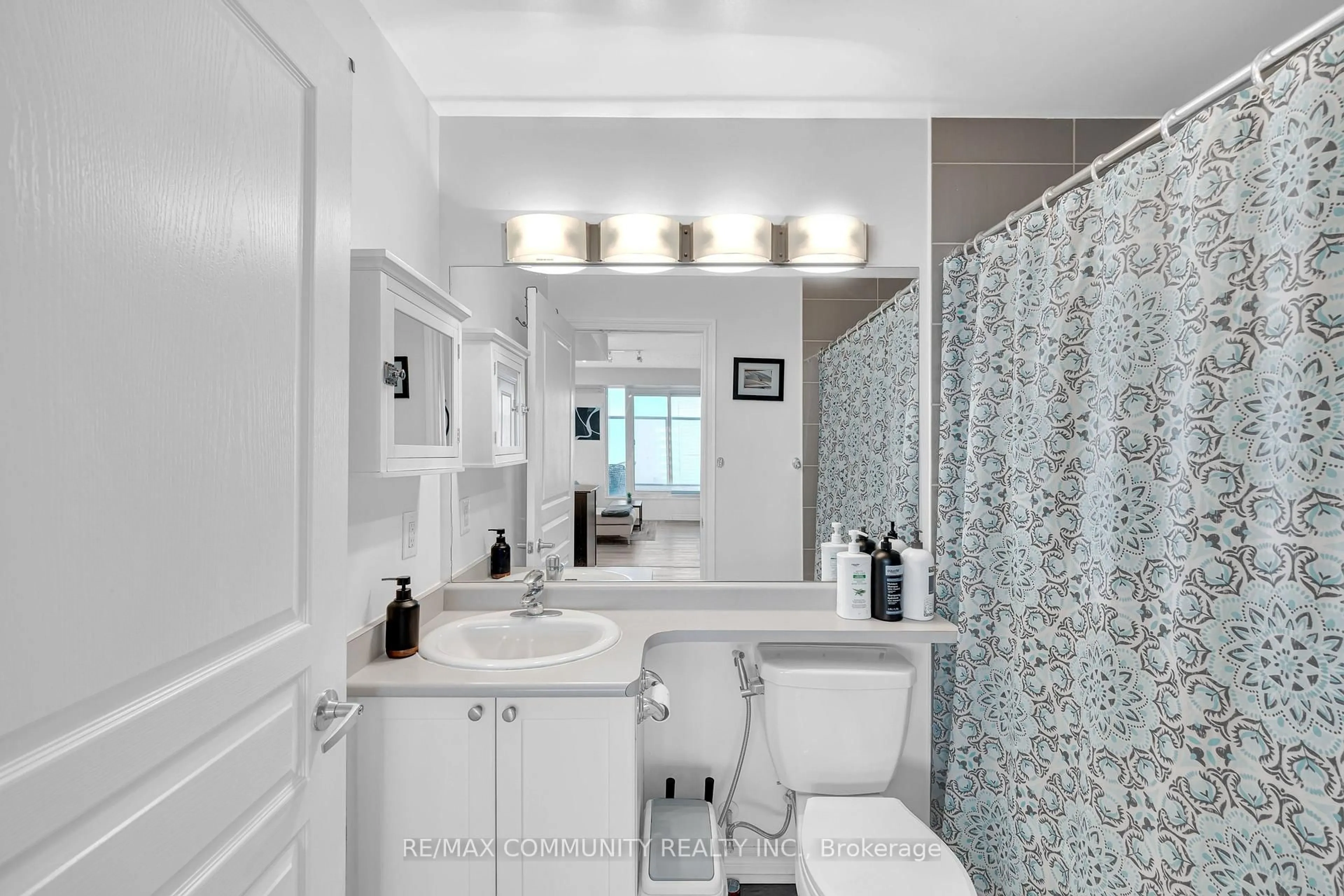 Standard bathroom, ceramic/tile floor for 3525 Kariya Dr #502, Mississauga Ontario L5B 0C2