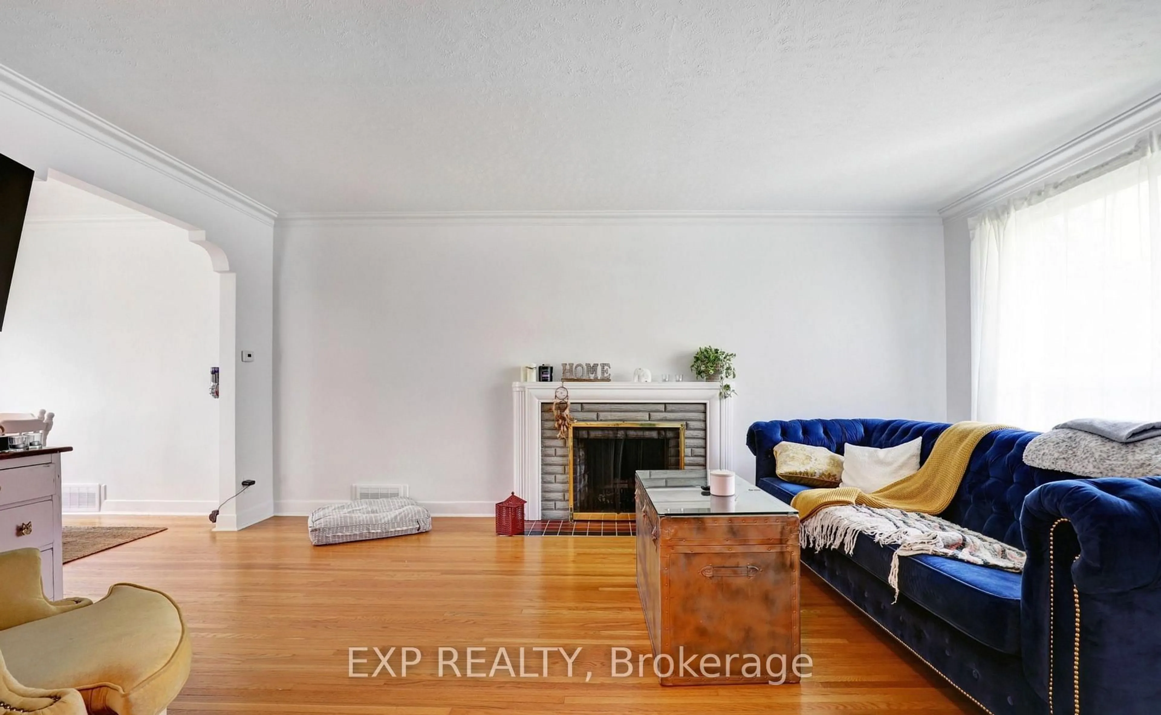 Living room with furniture, unknown for 142 thompson Ave, Toronto Ontario M8Z 3V2