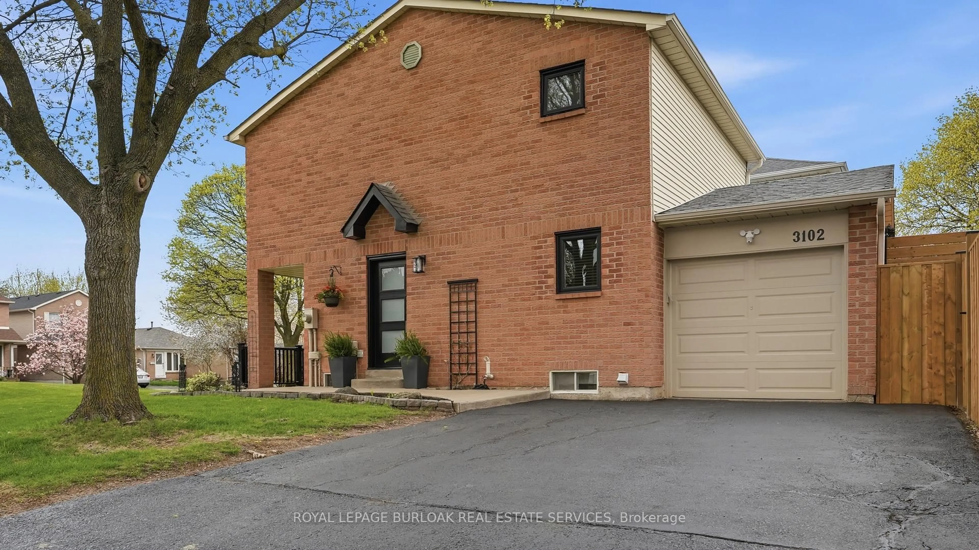 Home with brick exterior material, street for 3102 Cantelon Cres, Mississauga Ontario L5N 3J8