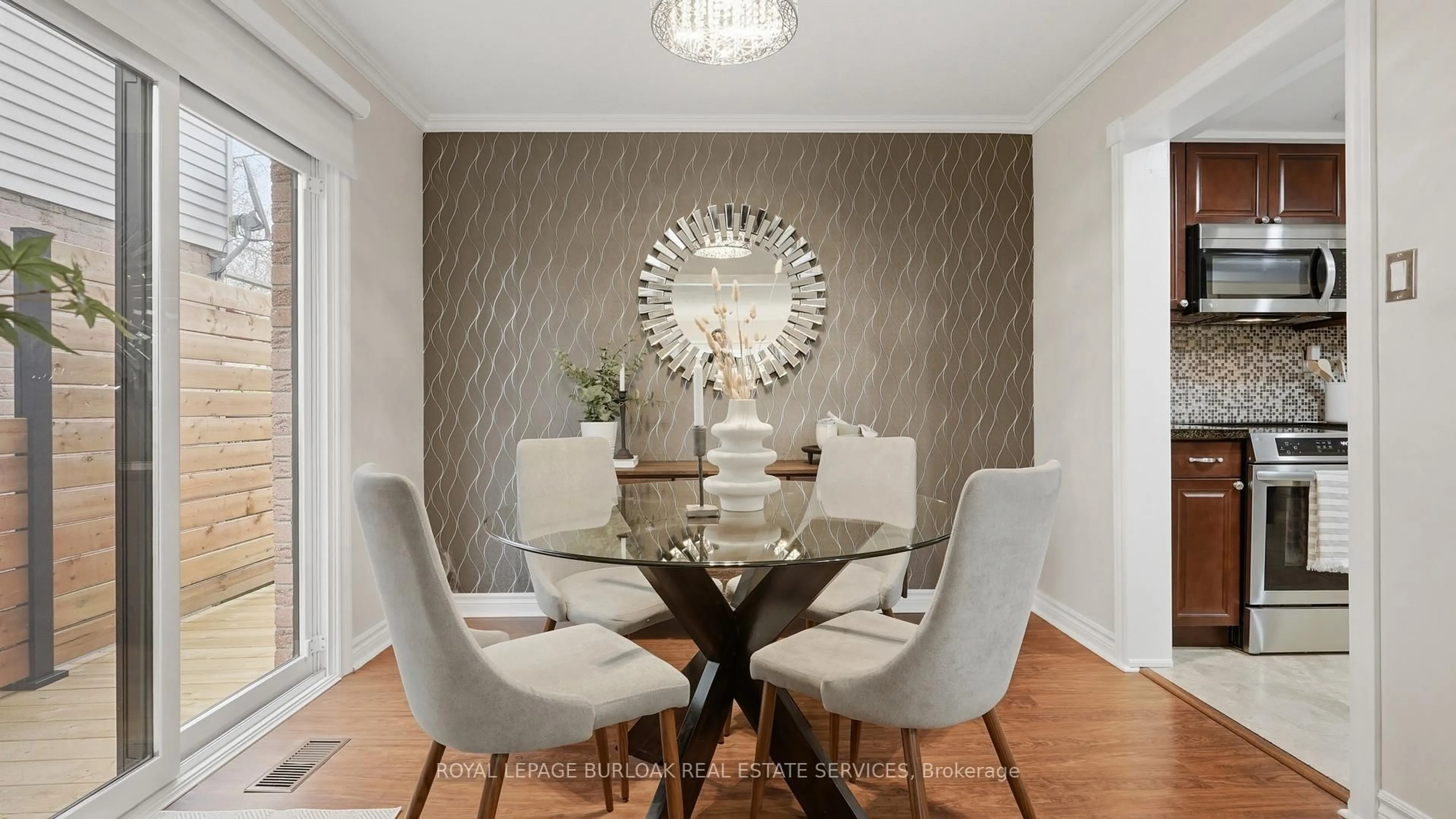 Dining room, unknown for 3102 Cantelon Cres, Mississauga Ontario L5N 3J8