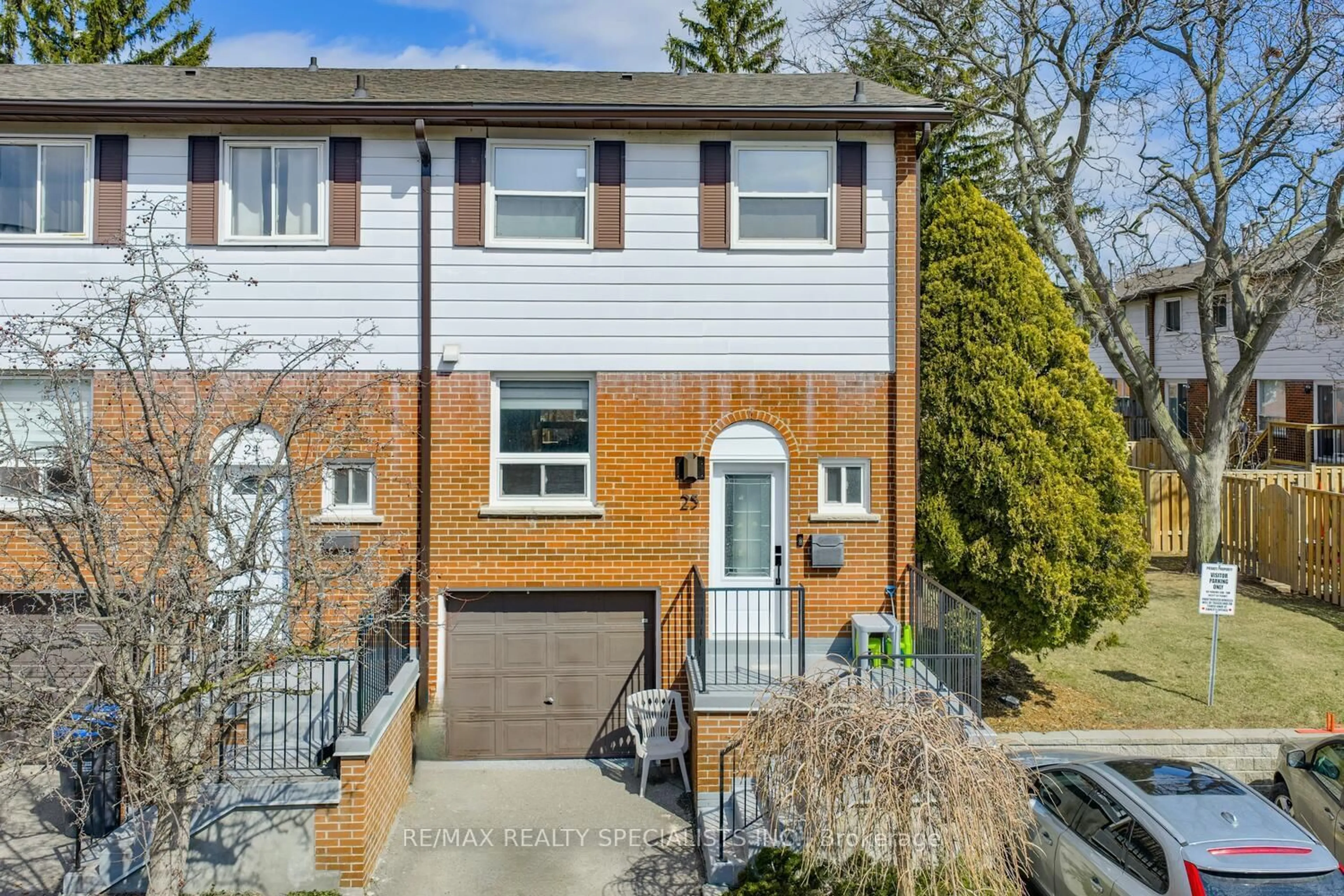 Home with brick exterior material, street for 2445 Homelands Dr #25, Mississauga Ontario L5K 2C6