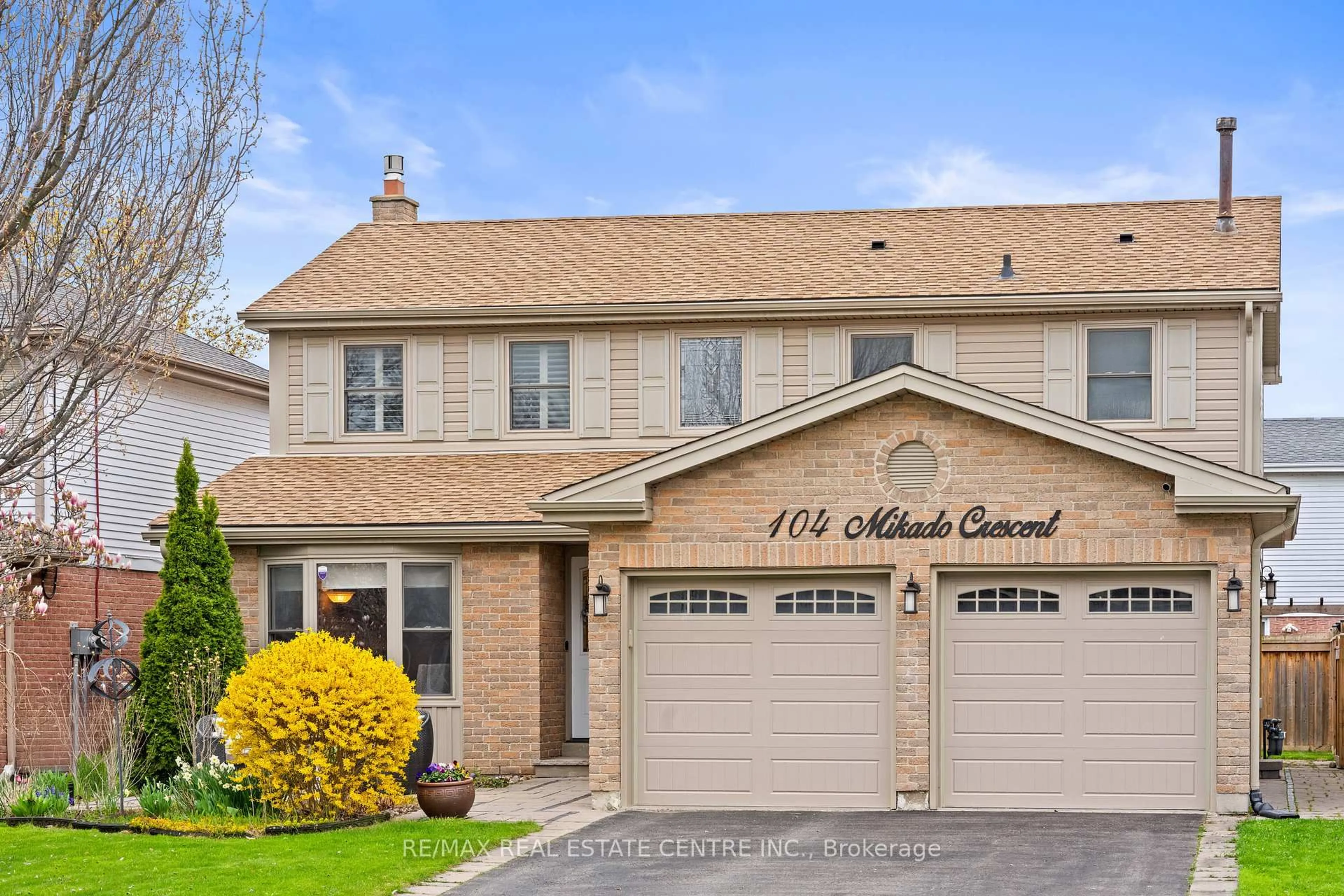 Home with vinyl exterior material, street for 104 Mikado Cres, Brampton Ontario L6S 3R7