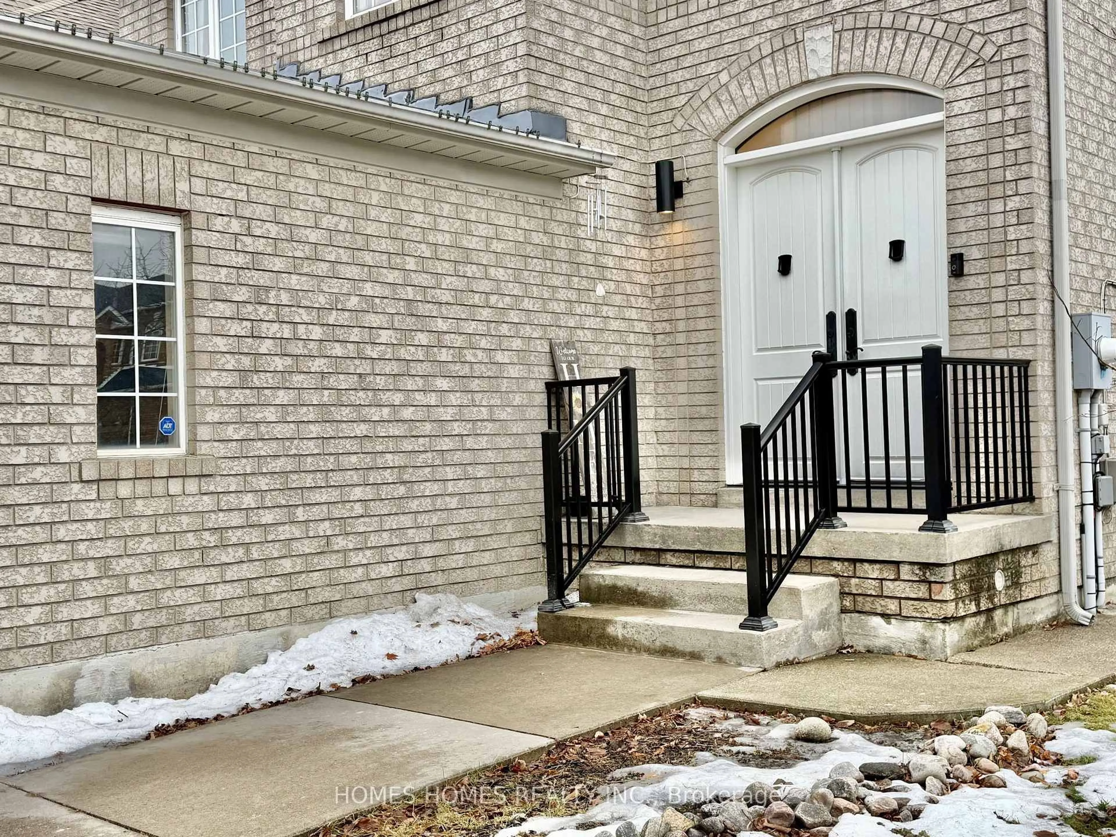 Indoor entryway for 36 Frustac Tr, Caledon Ontario L7E 2B6