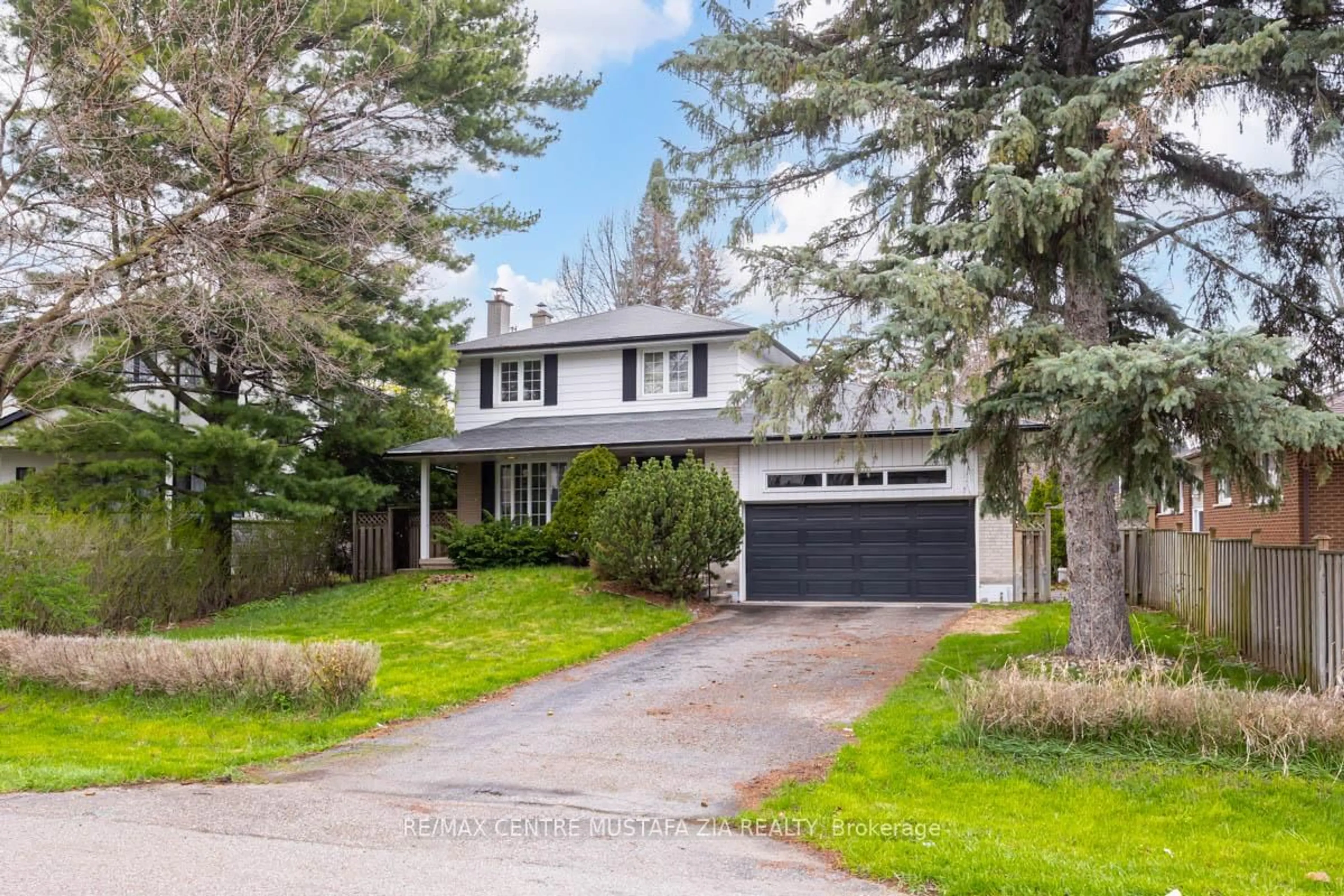 Home with vinyl exterior material, street for 561 Wingrove Cres, Oakville Ontario L6L 4R7