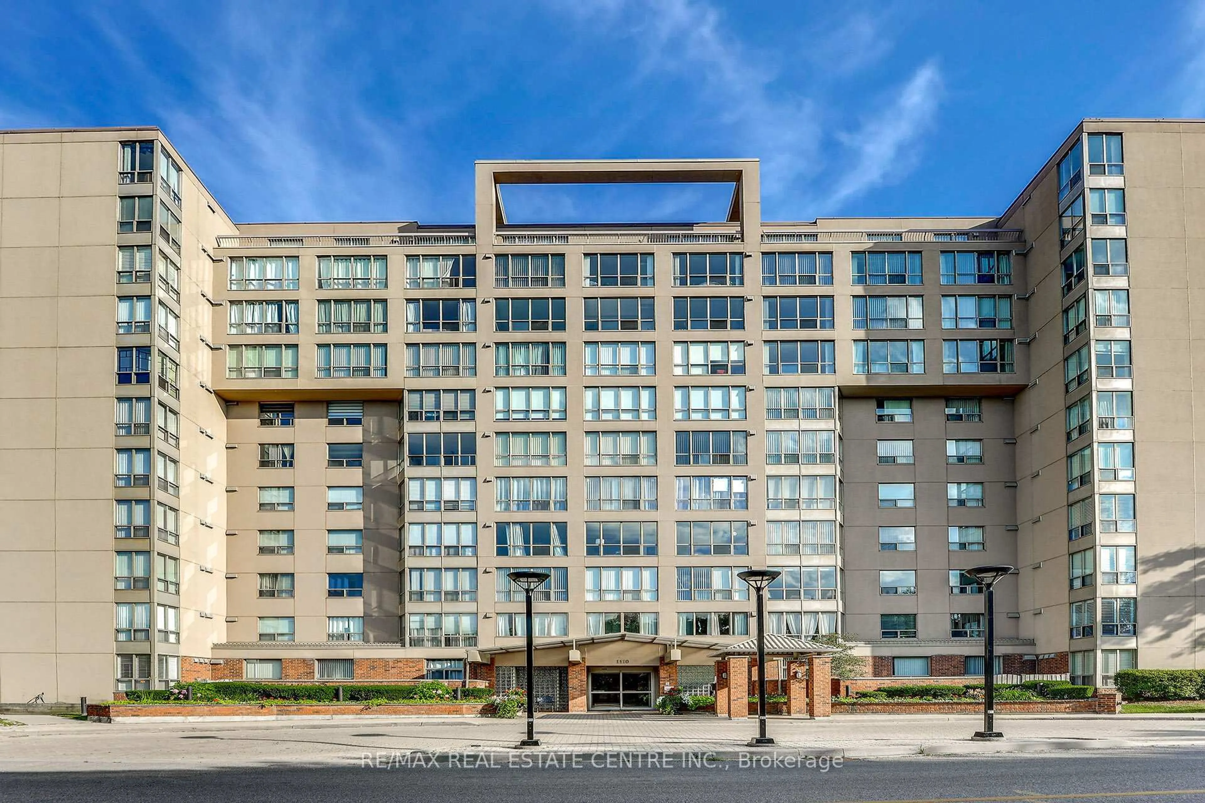 Indoor foyer for 1110 WALDEN Circ #PH3, Mississauga Ontario L5J 4R3