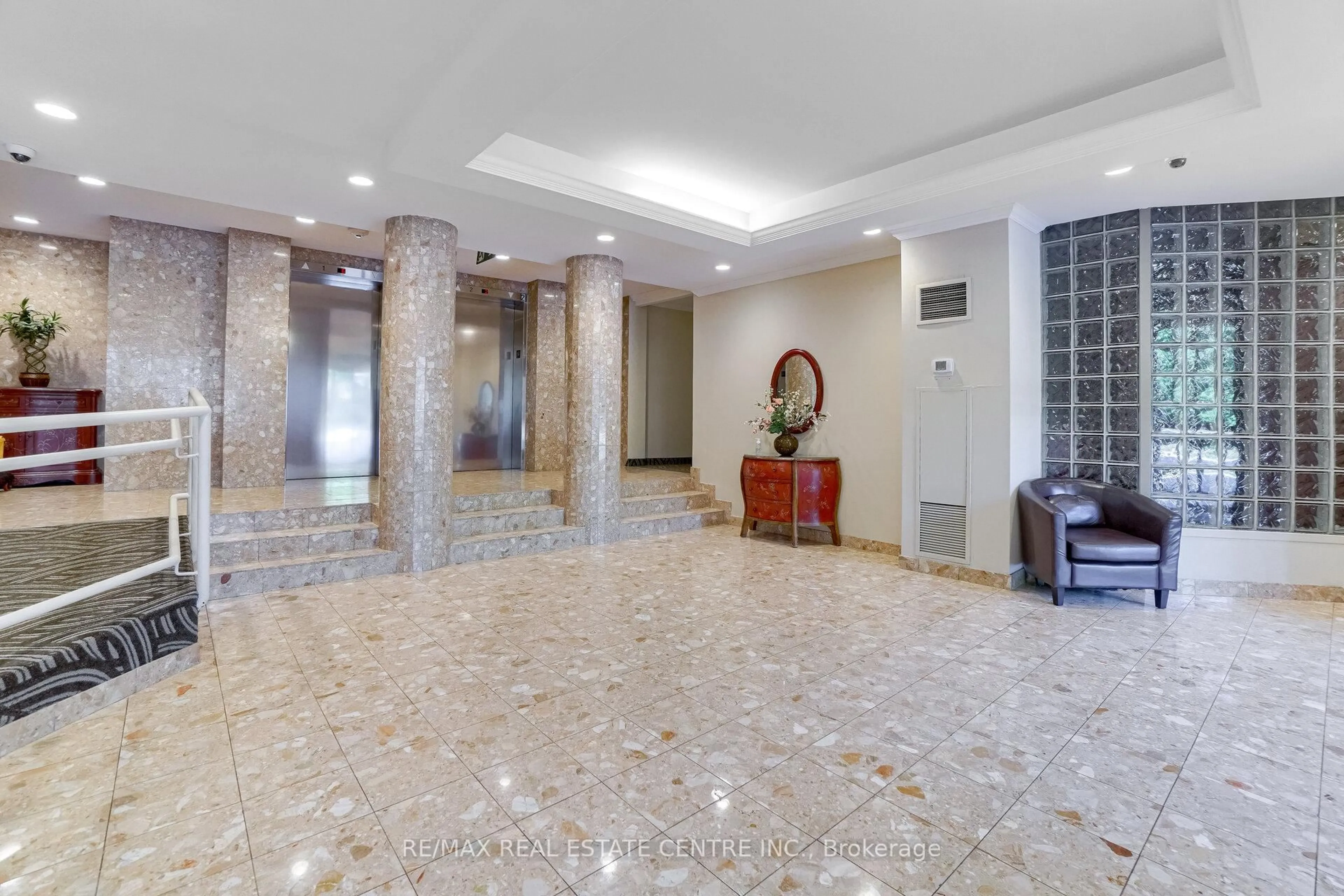 Lobby for 1110 WALDEN Circ #PH3, Mississauga Ontario L5J 4R3