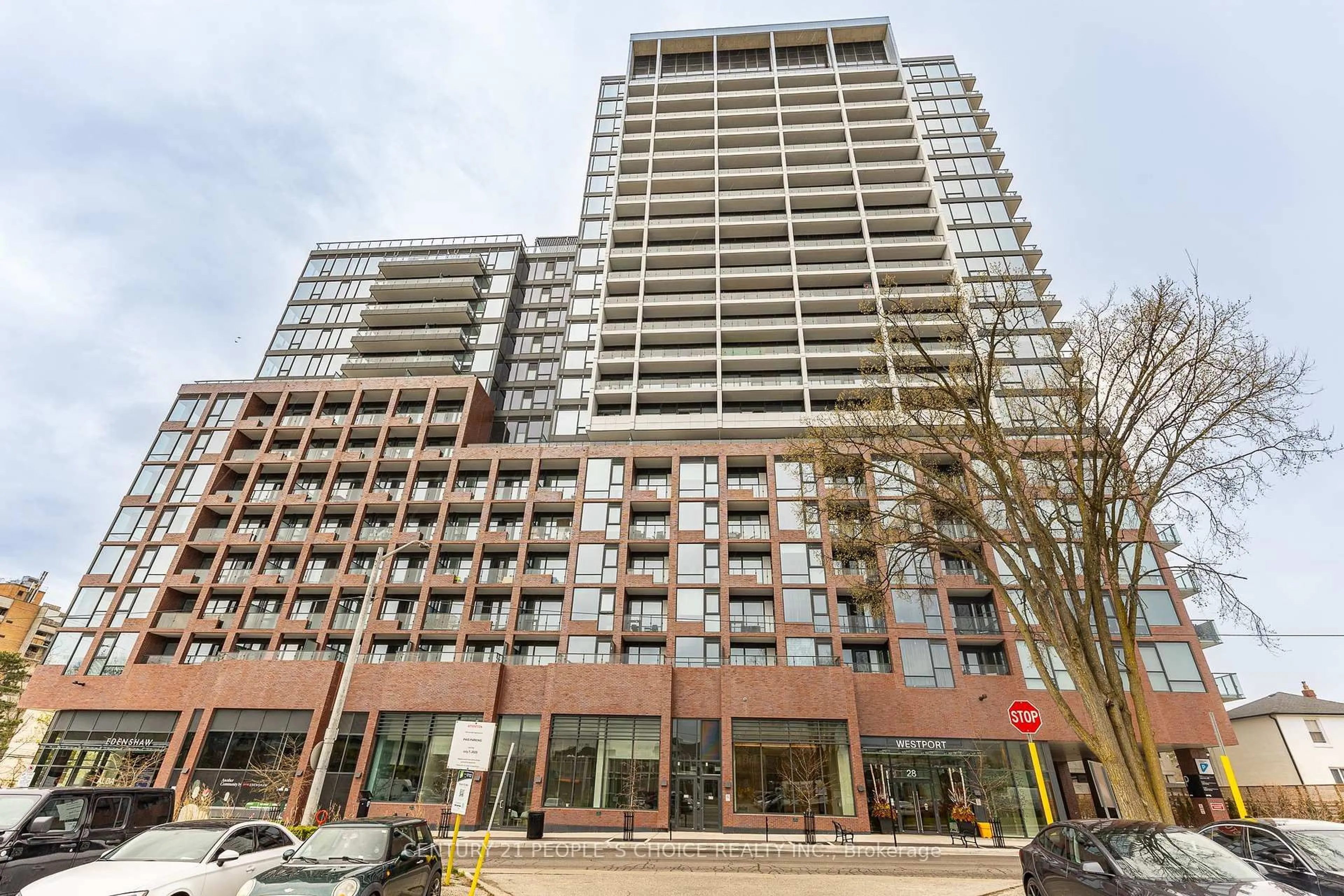 Patio, building for 28 Ann St #1201, Mississauga Ontario L5G 3G1