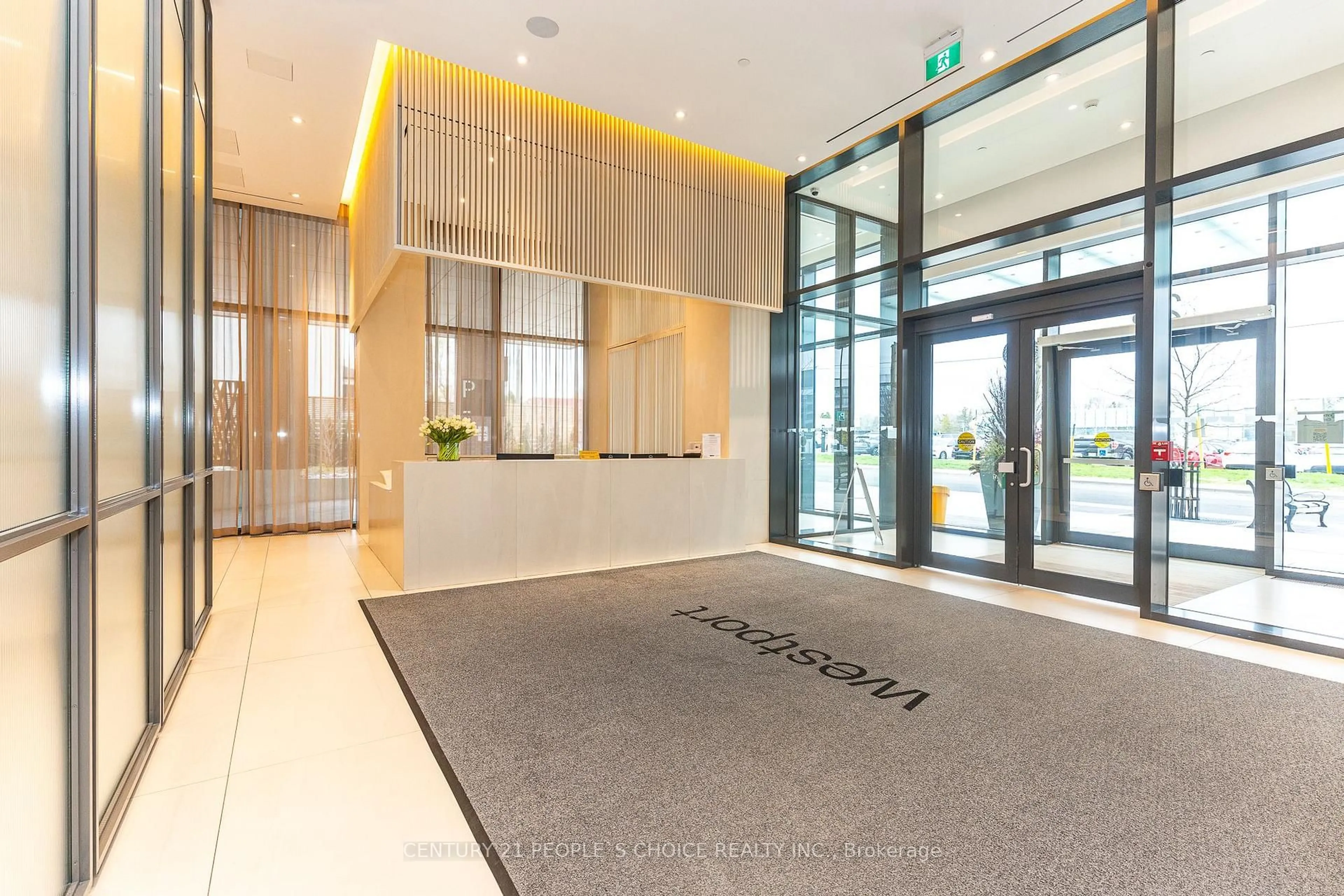 Indoor foyer for 28 Ann St #1201, Mississauga Ontario L5G 3G1