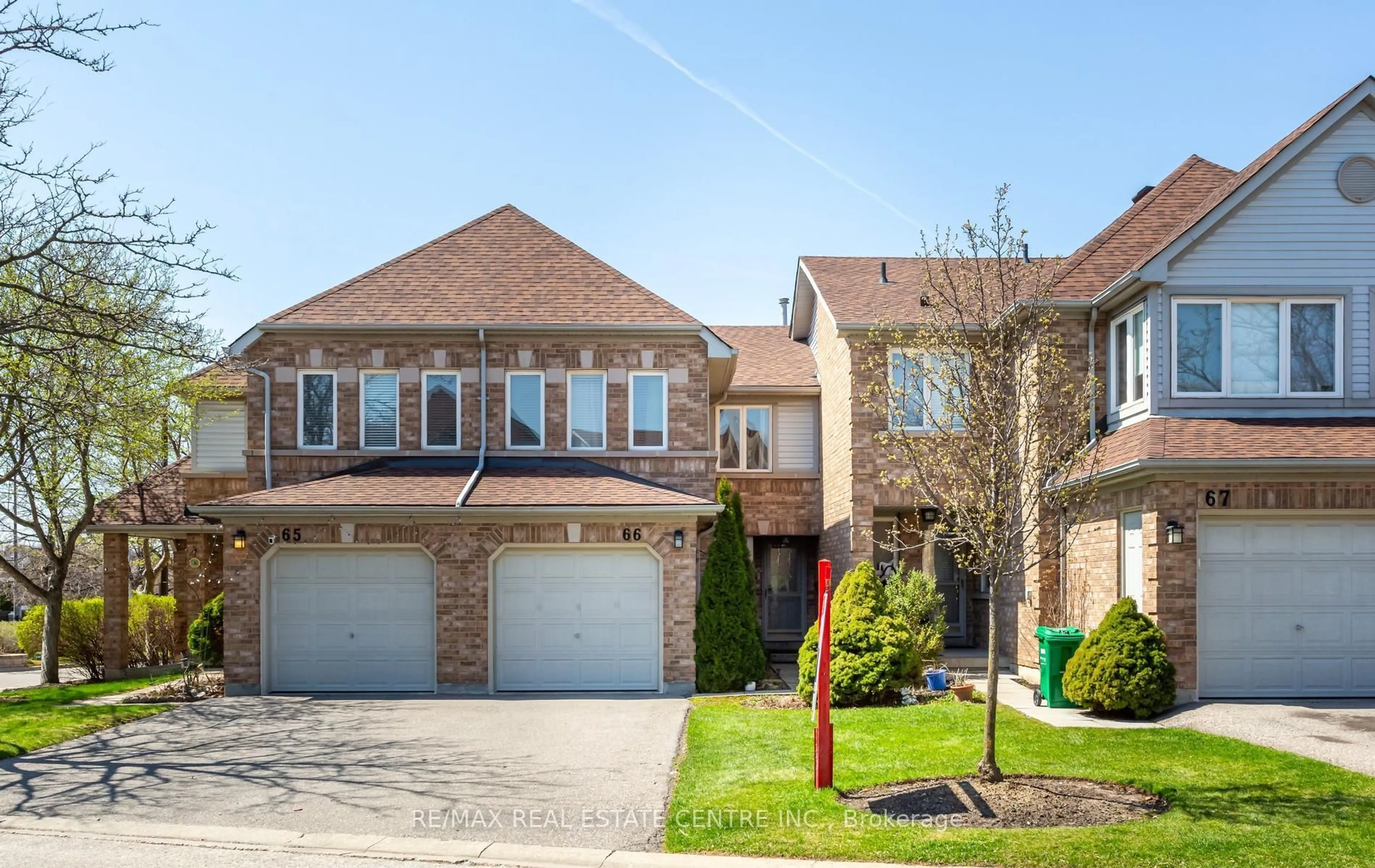 Home with brick exterior material, street for 2555 Thomas St #66, Mississauga Ontario L5M 5P6