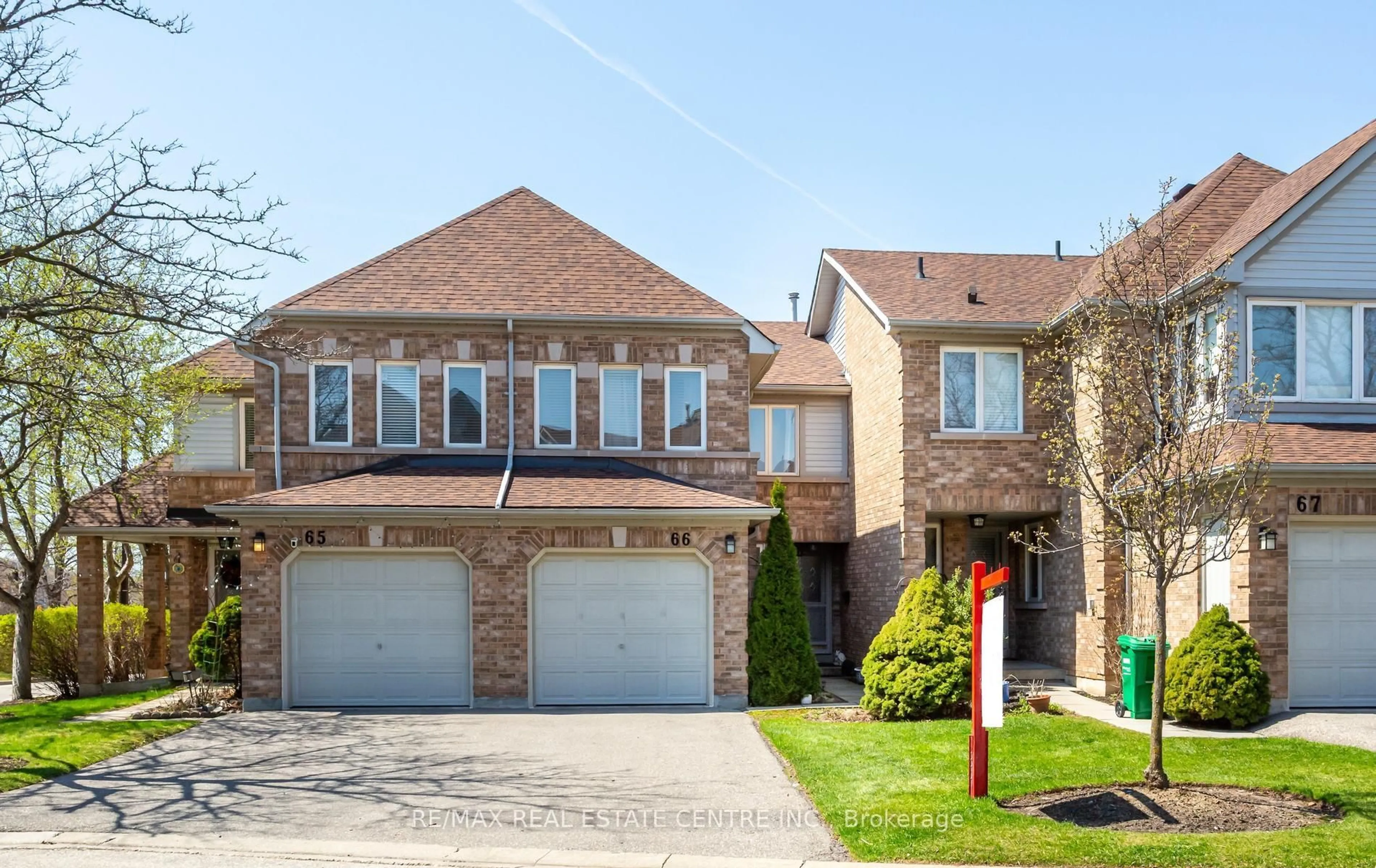 Home with brick exterior material, street for 2555 Thomas St #66, Mississauga Ontario L5M 5P6