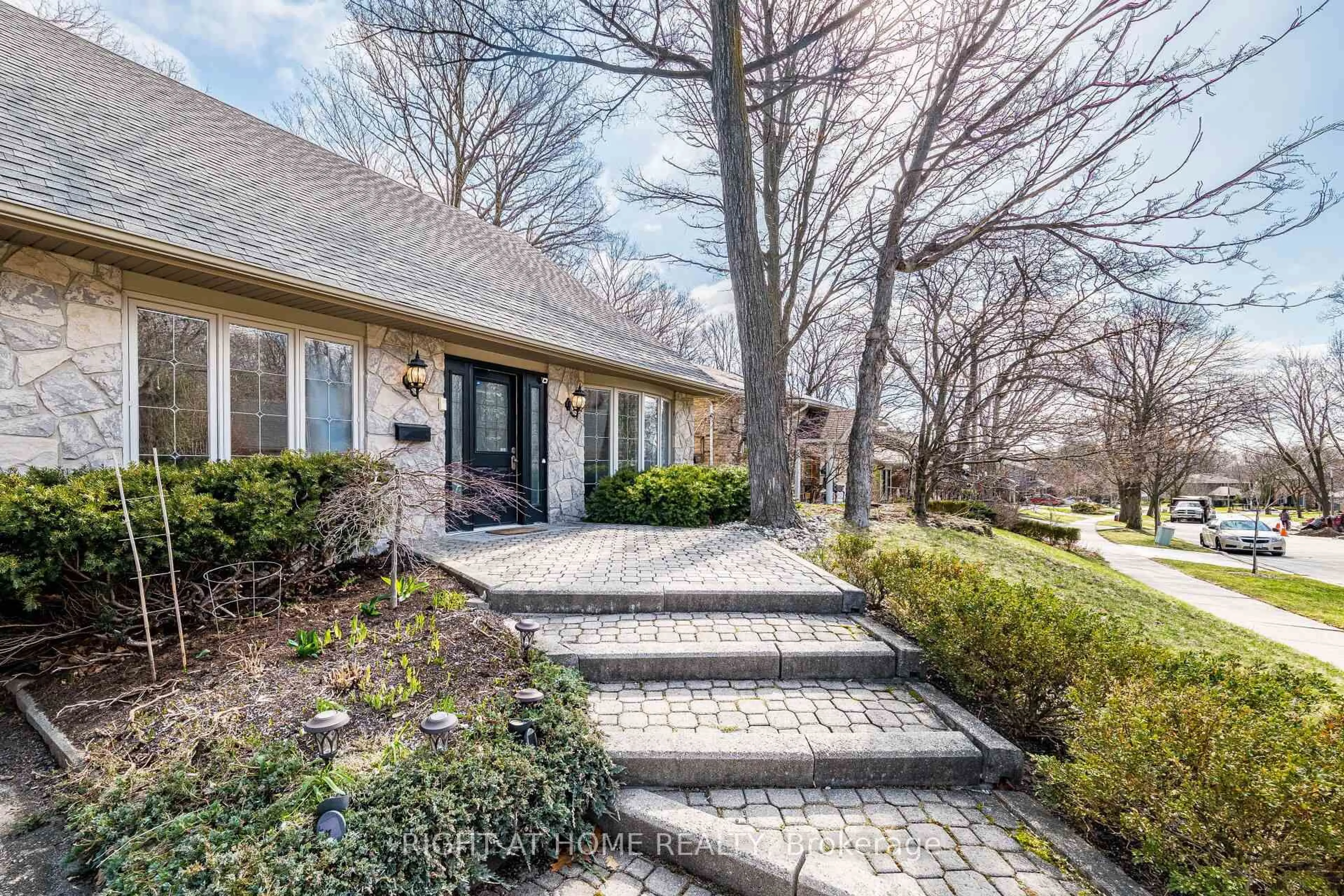 Home with brick exterior material, street for 1941 Four Seasons Dr, Burlington Ontario L7P 2Y3