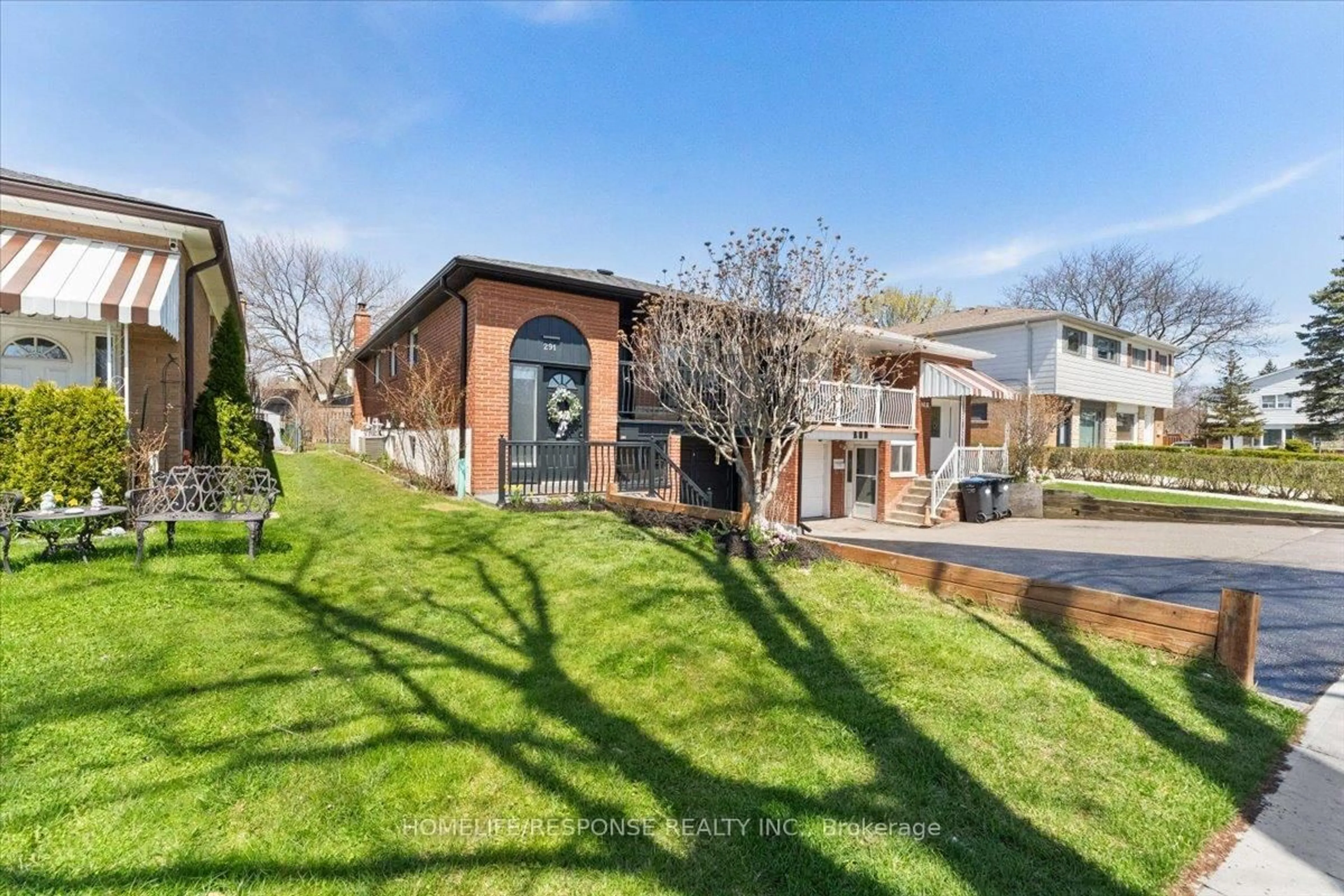 Home with brick exterior material, street for 291 Thrace Ave, Mississauga Ontario L5B 2B2
