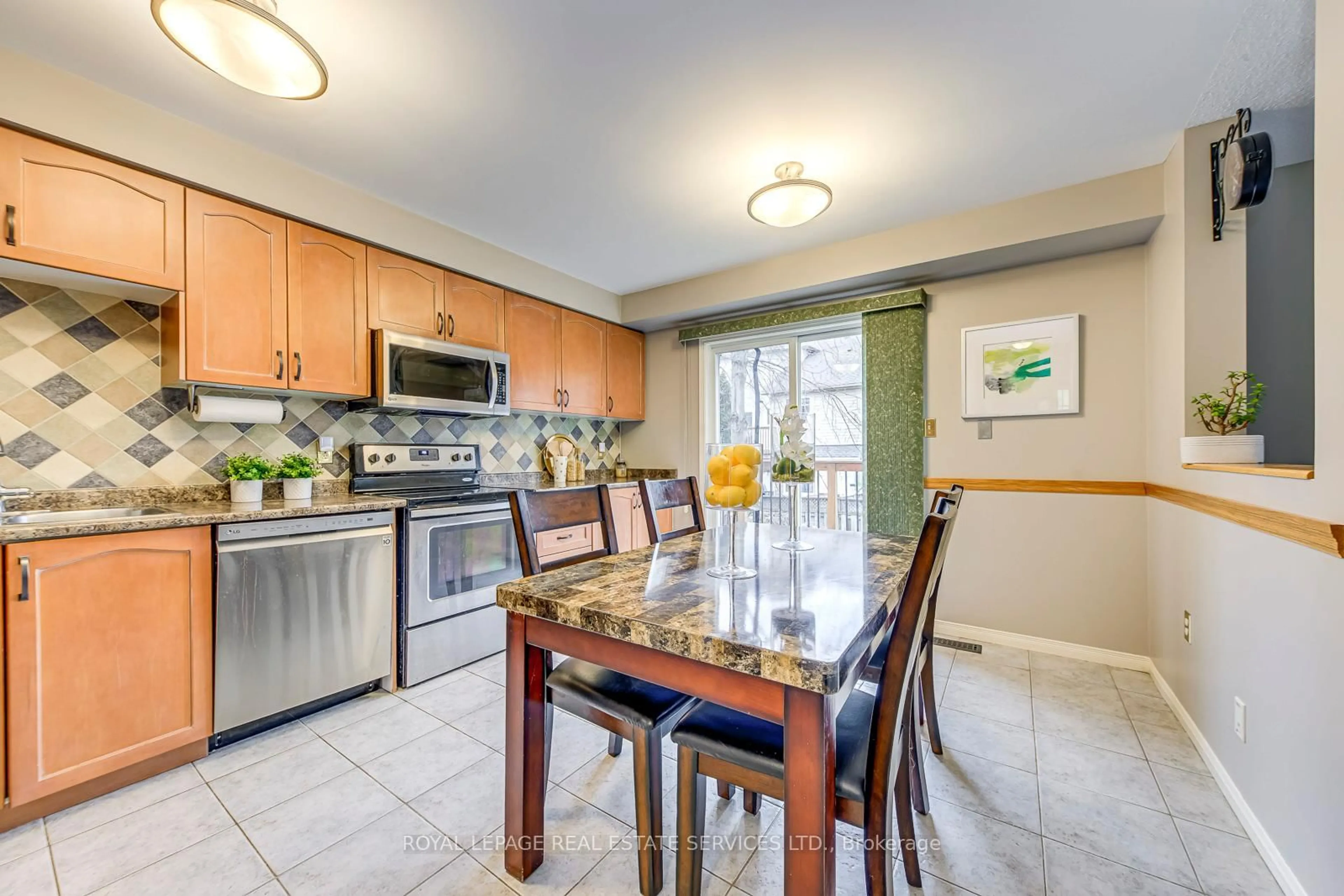 Open concept kitchen, ceramic/tile floor for 2114 Springdale Rd, Oakville Ontario L6M 4C6