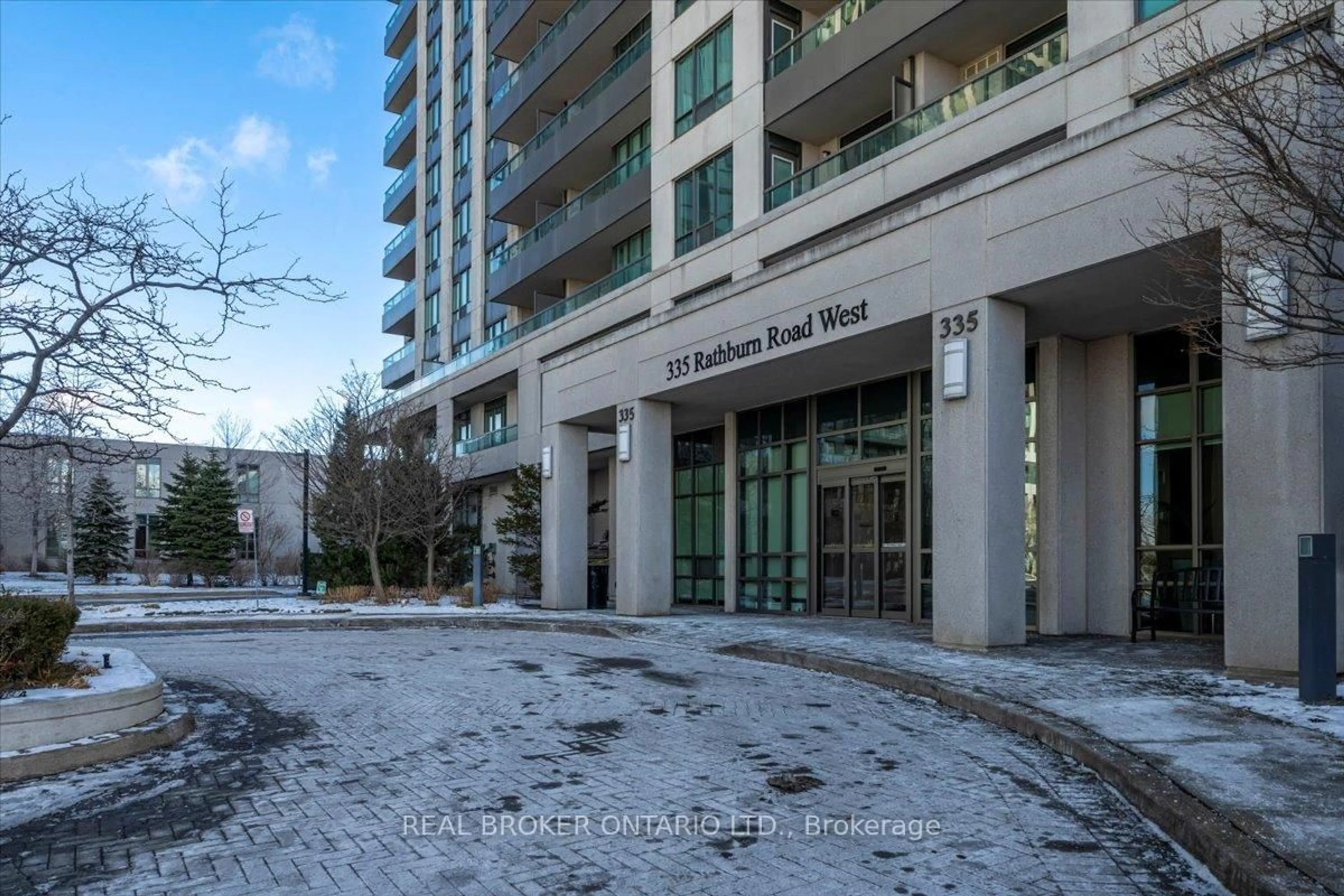Indoor foyer for 335 Rathburn Rd #312, Mississauga Ontario L5B 0C8