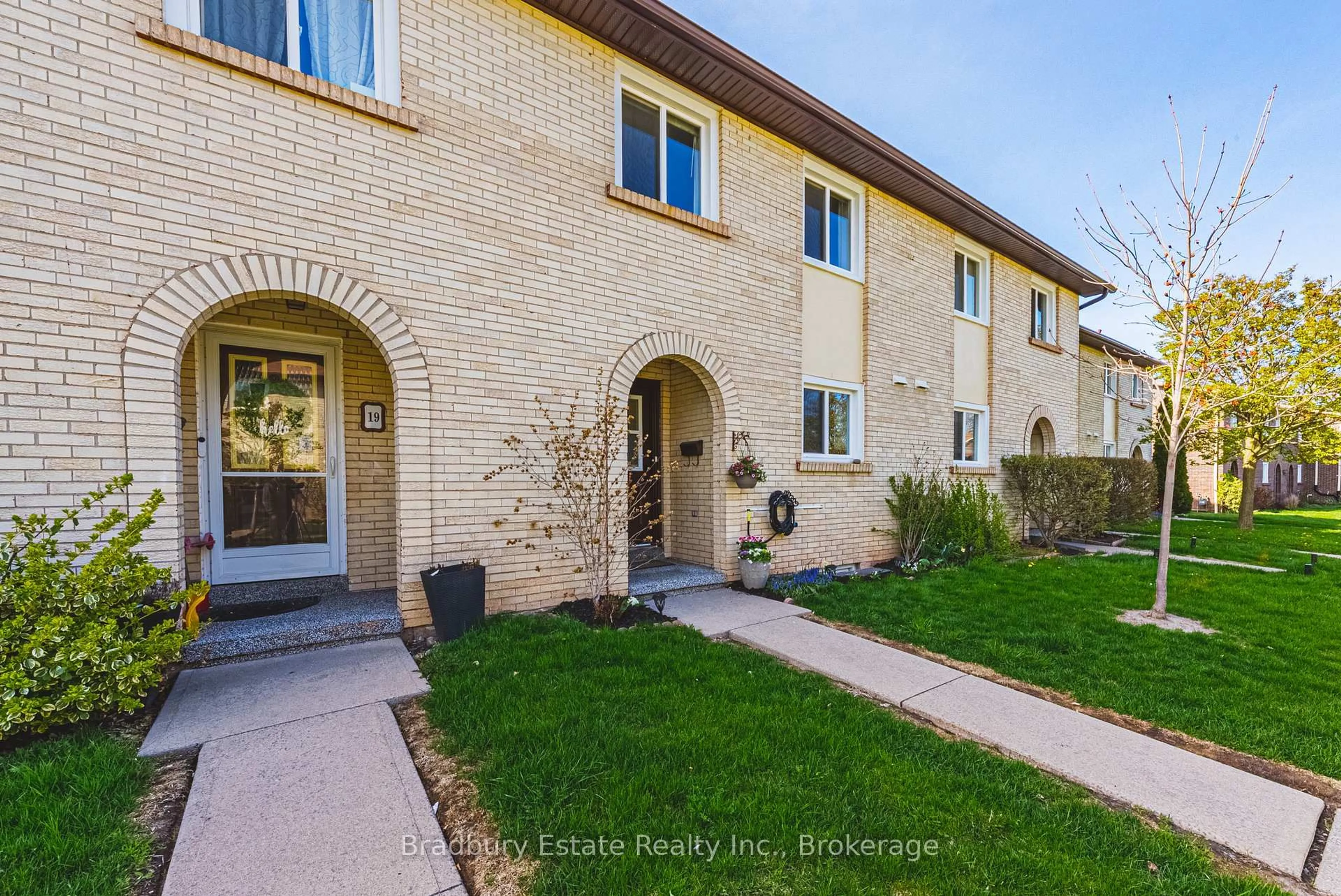 Home with brick exterior material, street for 1450 Sixth Line #18, Oakville Ontario L6H 1X7
