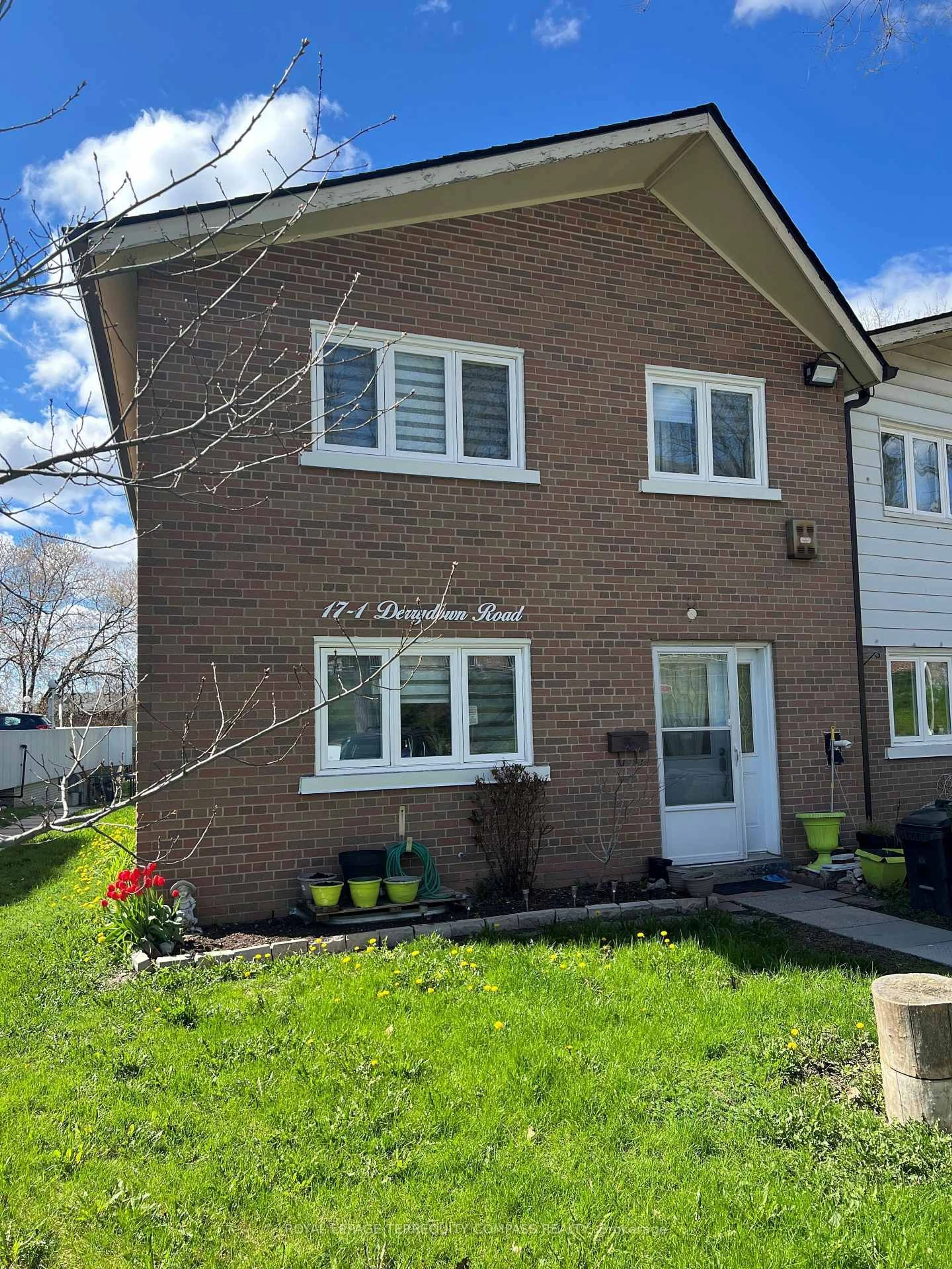 Home with brick exterior material, street for 17 Derrydown Rd #1, Toronto Ontario M3J 1R2