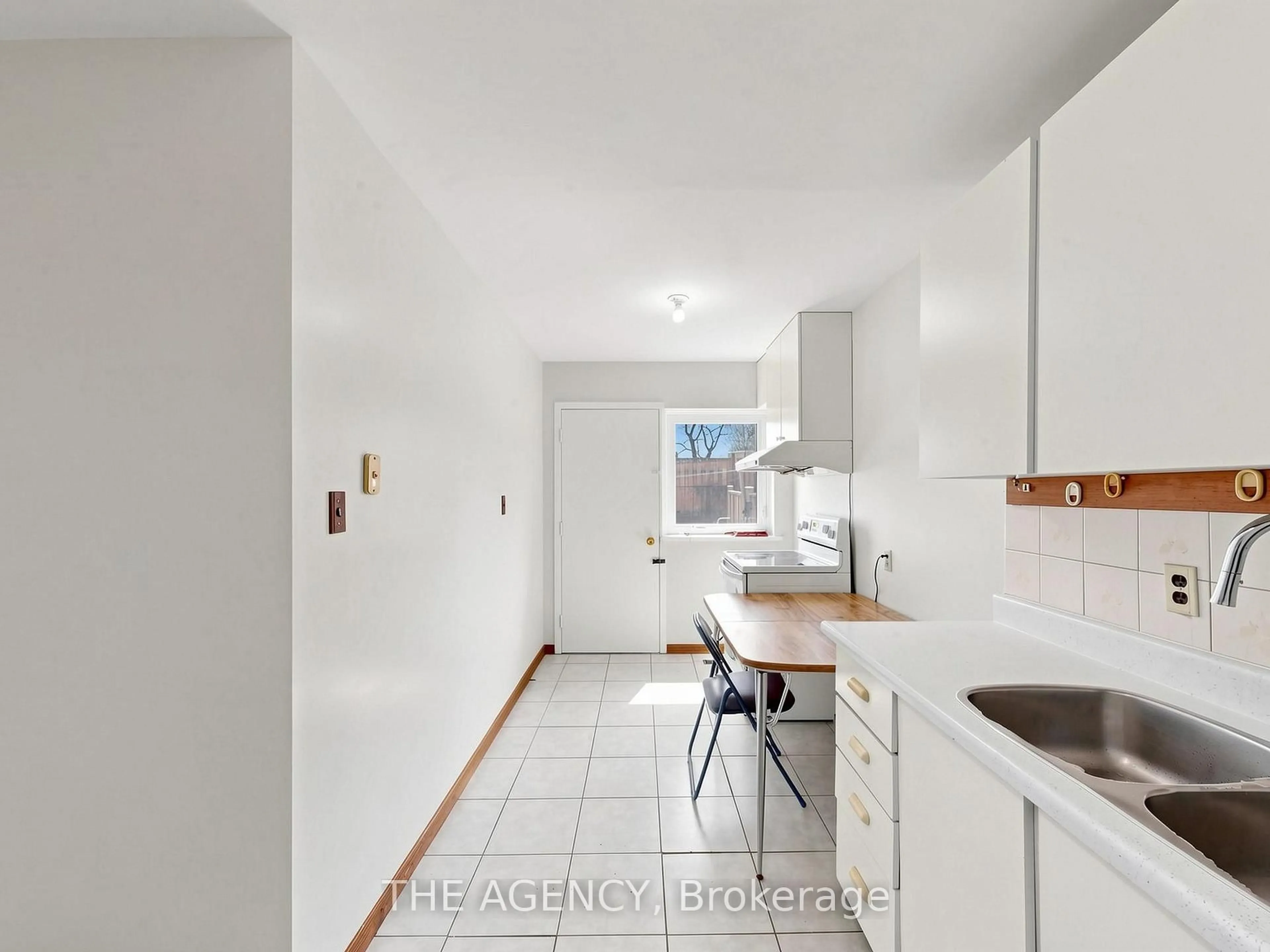 Unknown for 1559 Albion Rd ##33, Toronto Ontario M9V 1B2