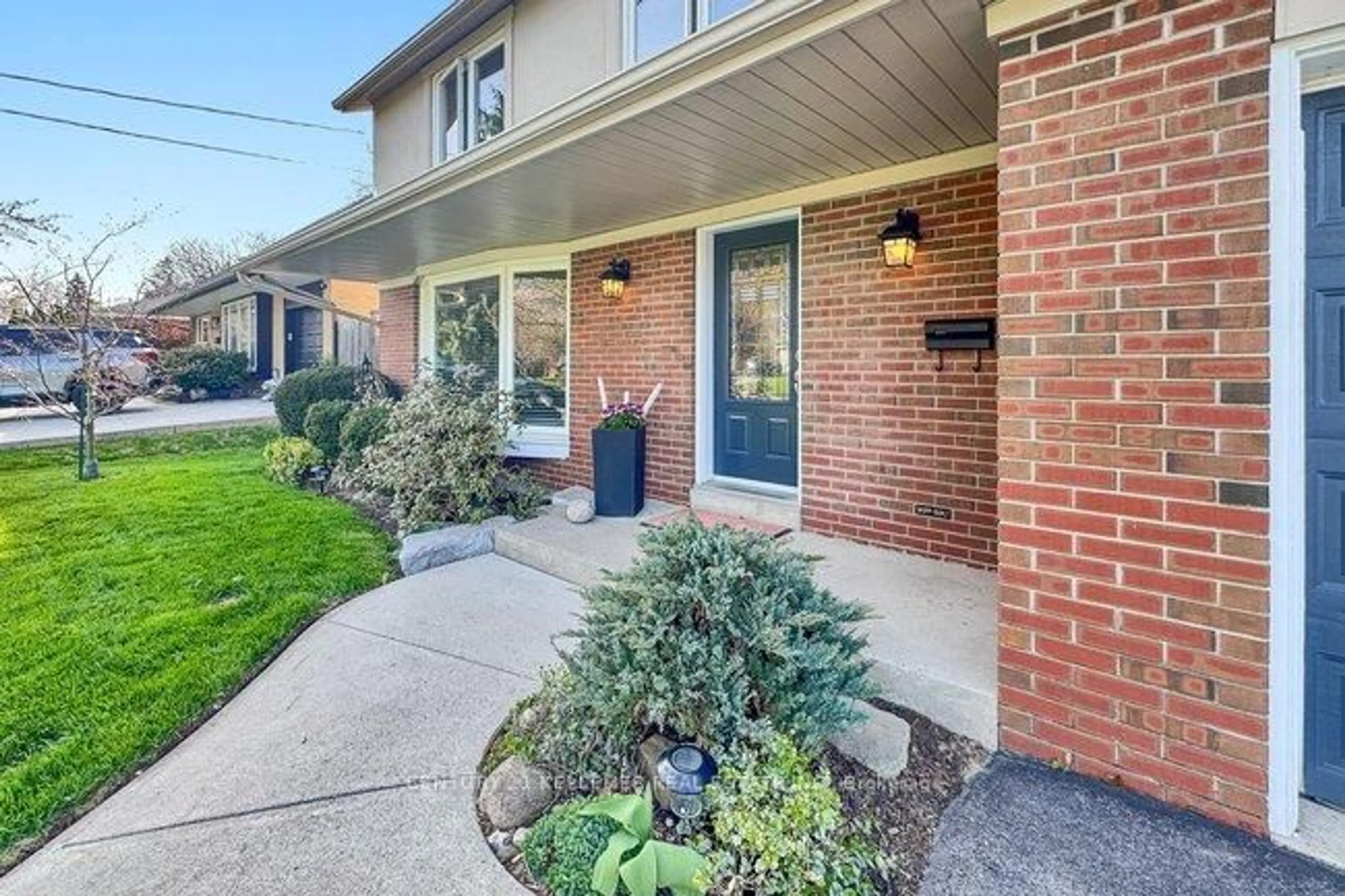 Home with brick exterior material, street for 1059 Sierra Blvd, Mississauga Ontario L4Y 2E3