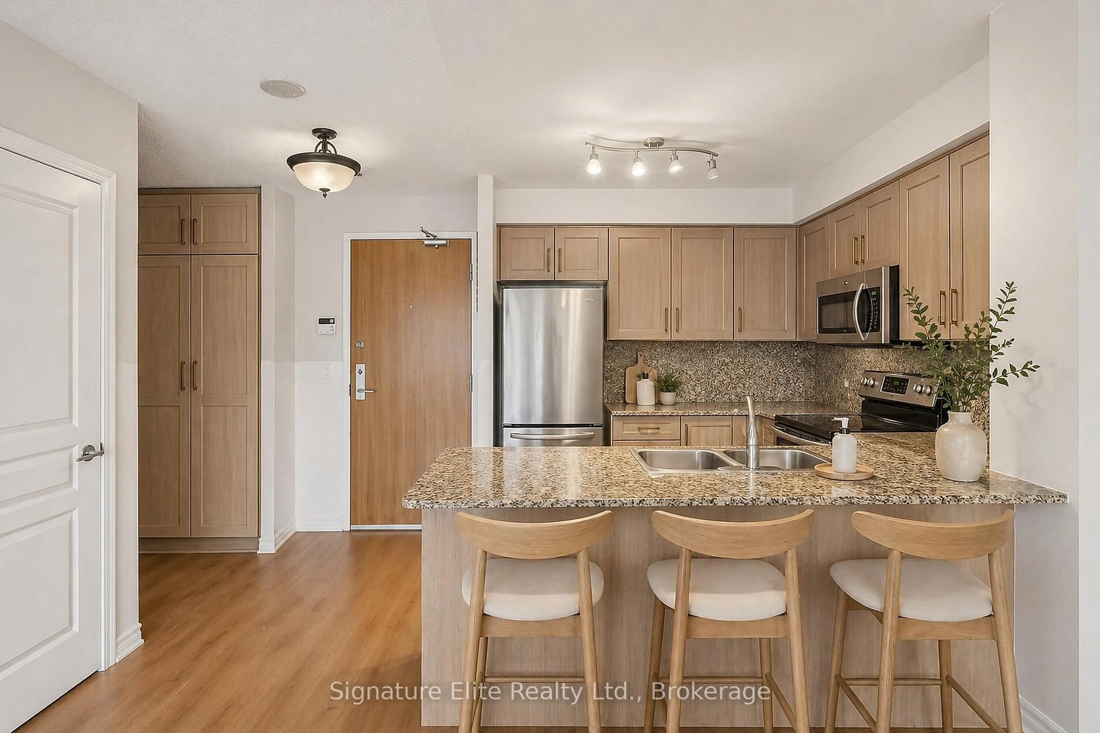Unknown for 1403 Royal York Rd #909, Toronto Ontario M9P 0A1