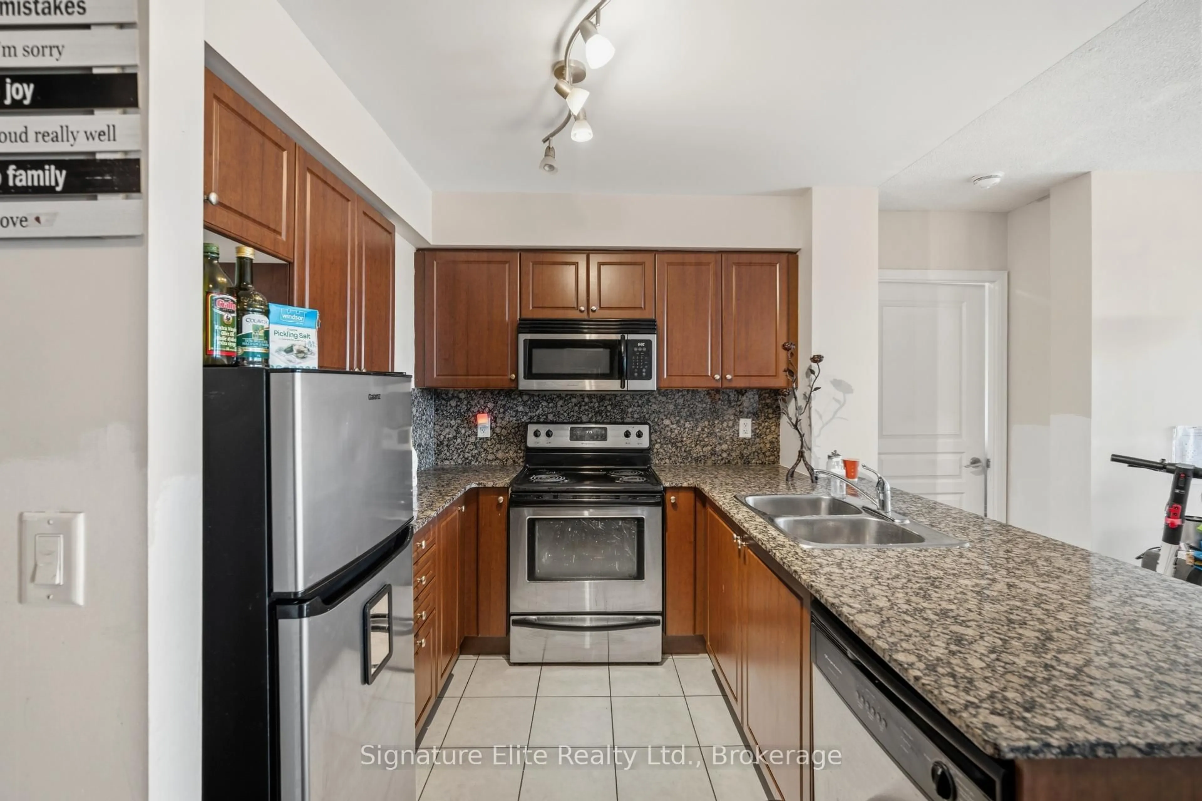 Standard kitchen, ceramic/tile floor for 1403 Royal York Rd #909, Toronto Ontario M9P 0A1
