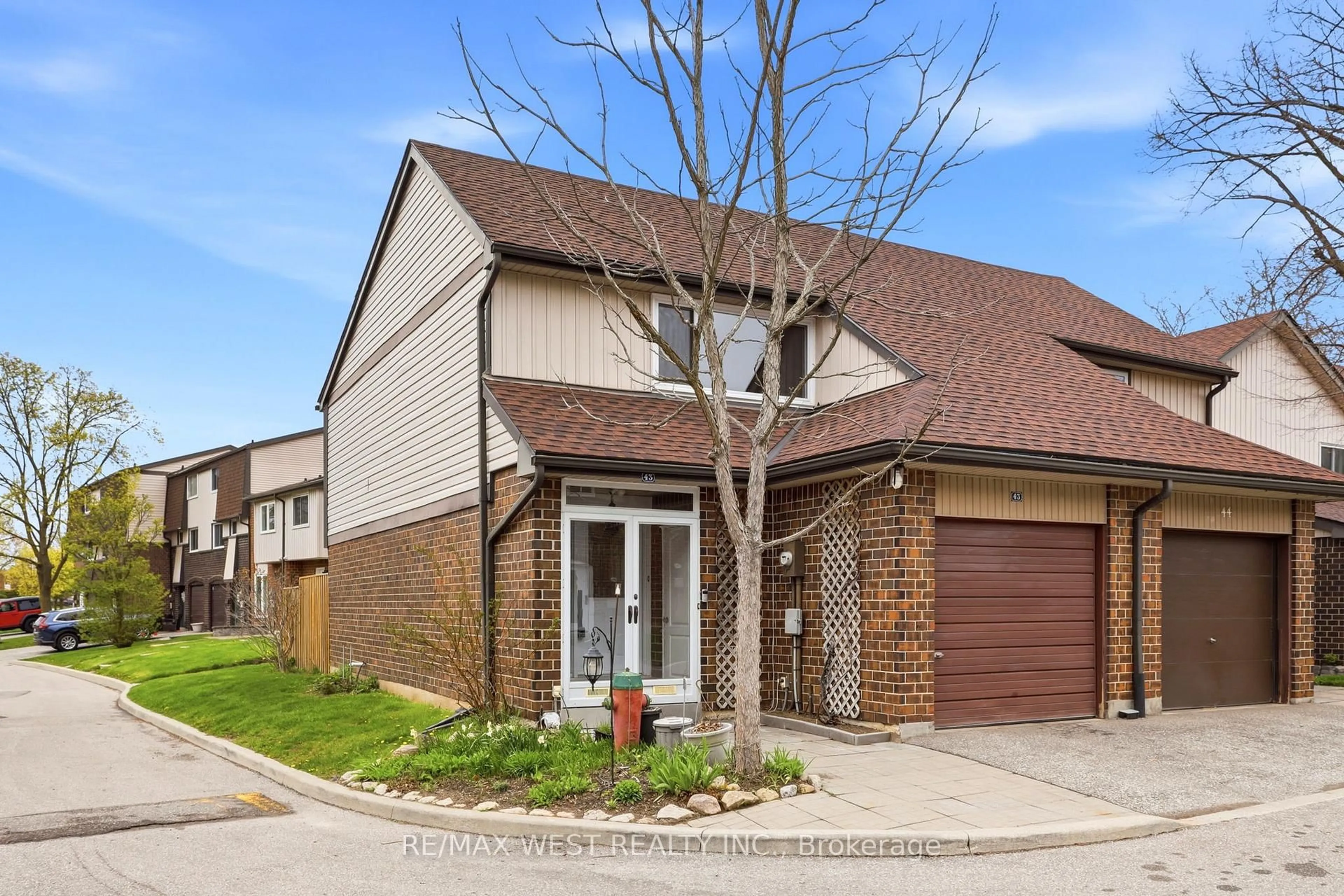 Home with brick exterior material, street for 318 Laurier Ave #43, Milton Ontario L9T 3M9