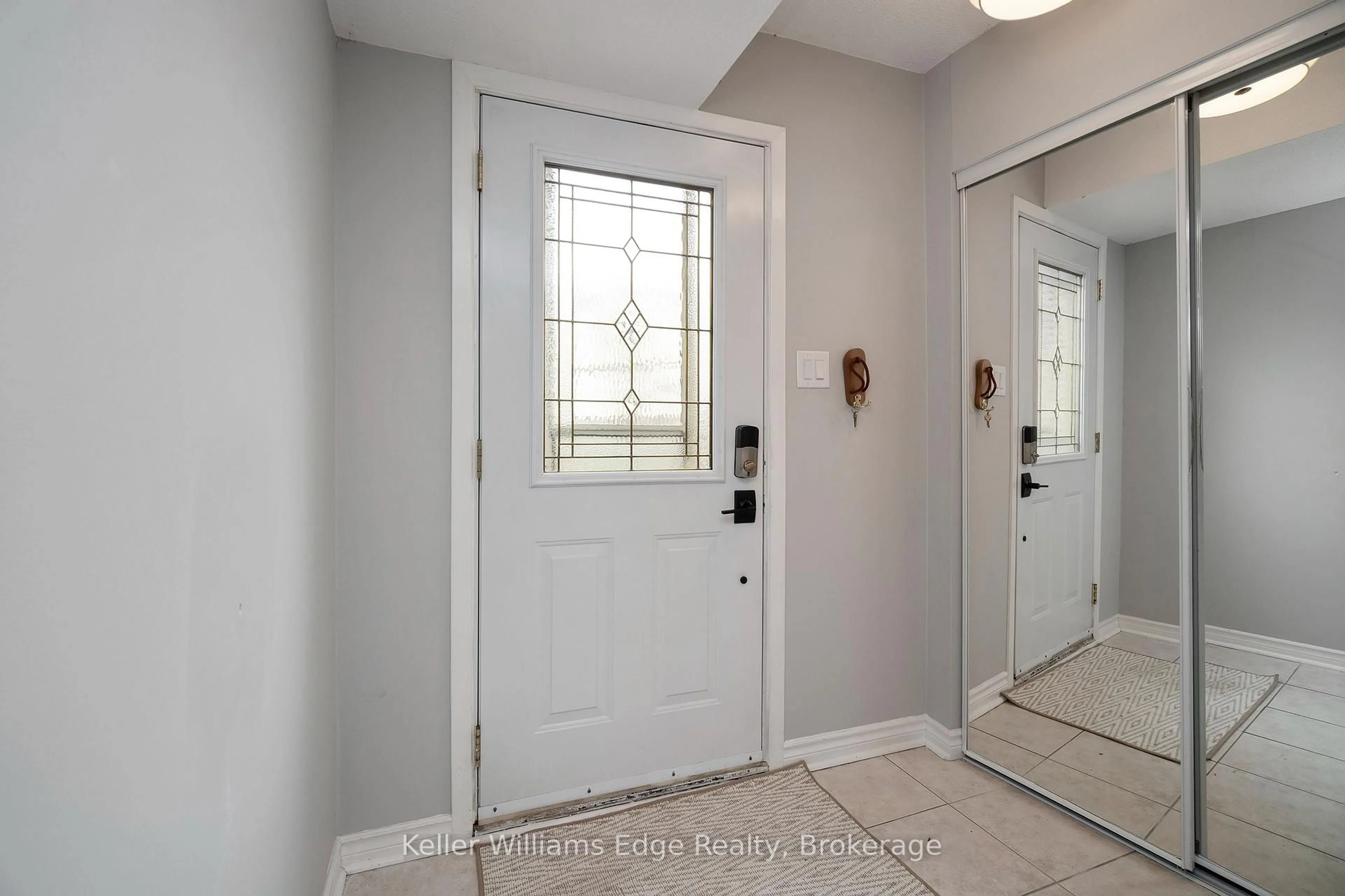 Indoor entryway for 7340 Copenhagen Rd #20, Mississauga Ontario L5N 2S5