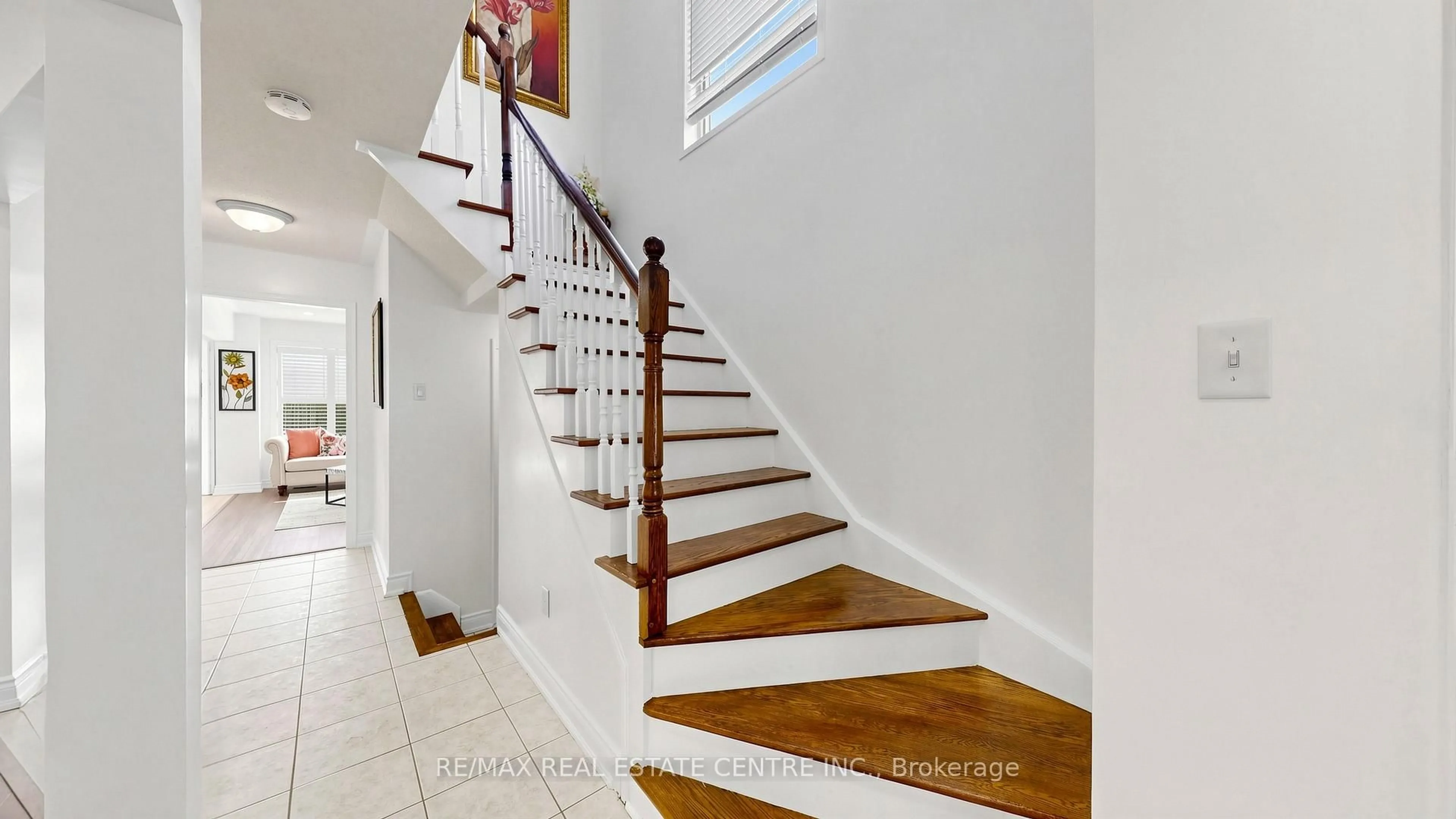 Stairs for 72 Tiller Tr, Brampton Ontario L6X 4S6