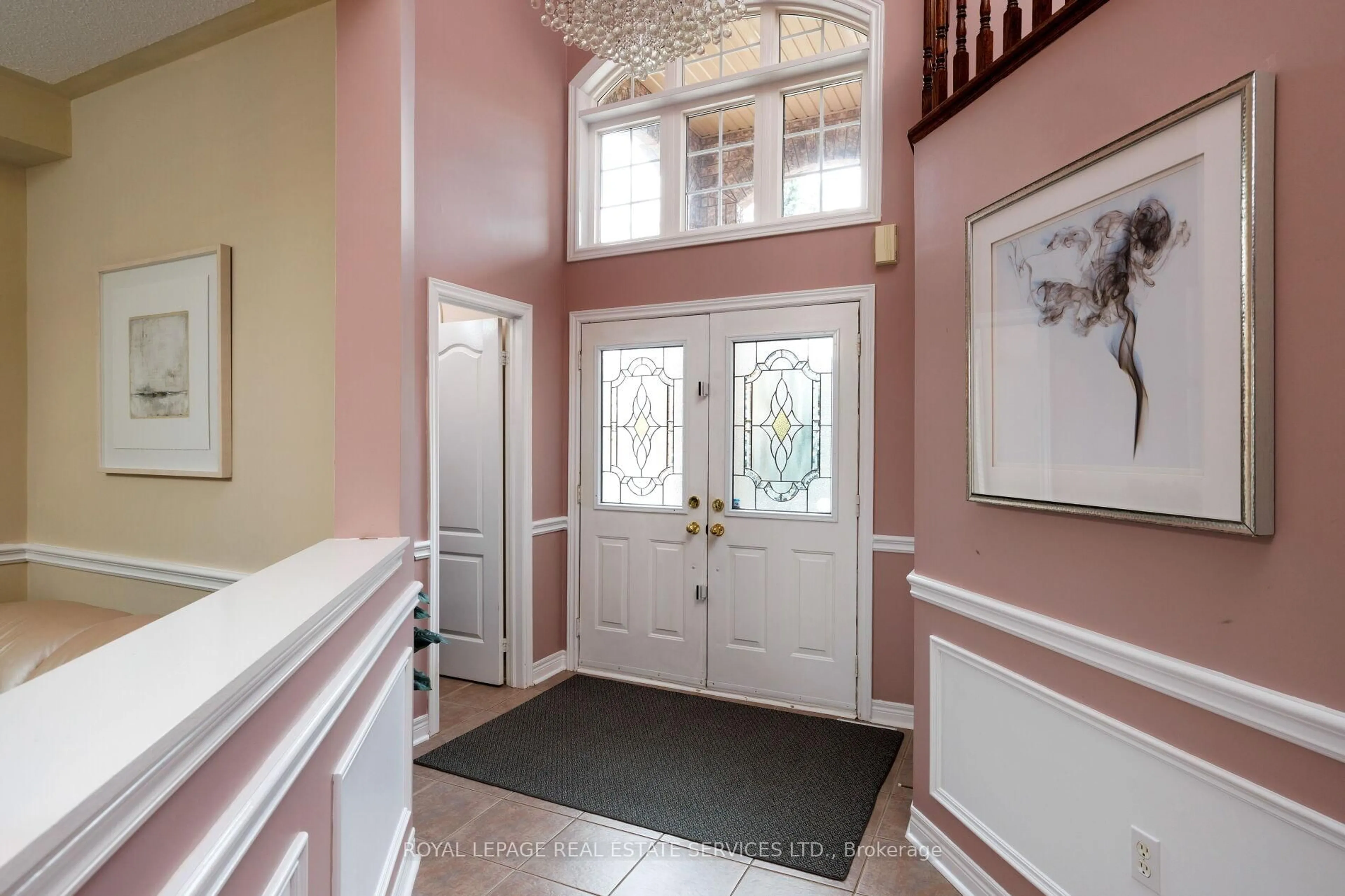 Indoor entryway for 2252 Foxfield Rd, Oakville Ontario L6M 4C5