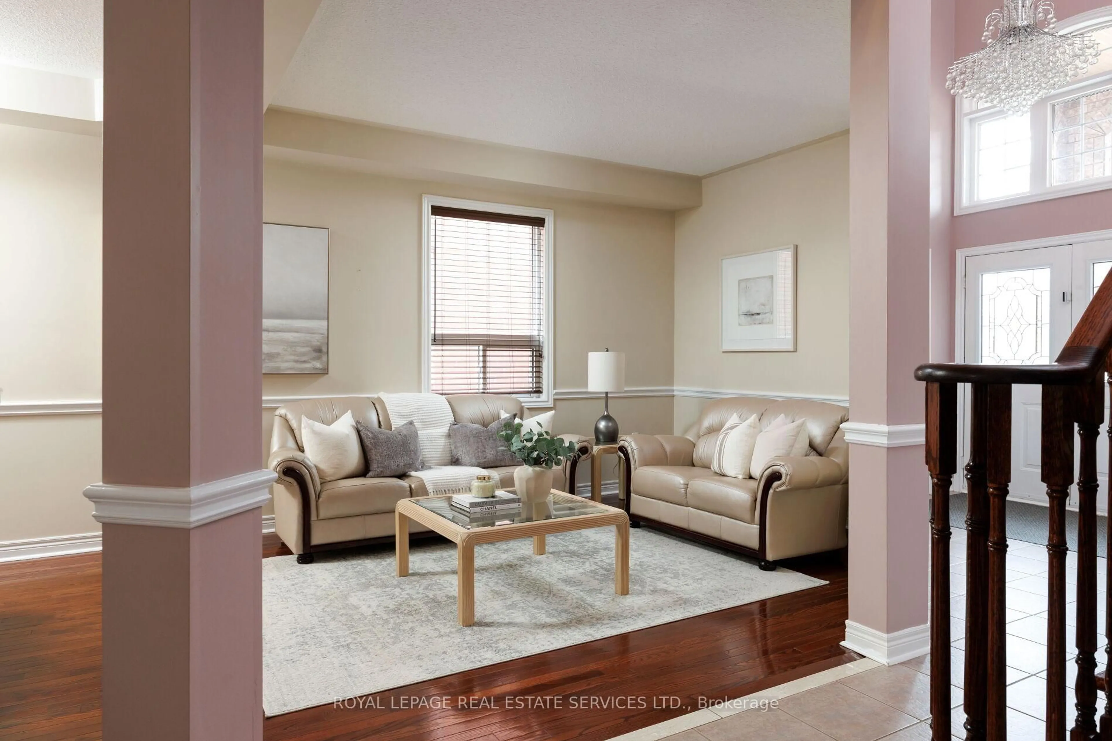 Living room with furniture, unknown for 2252 Foxfield Rd, Oakville Ontario L6M 4C5