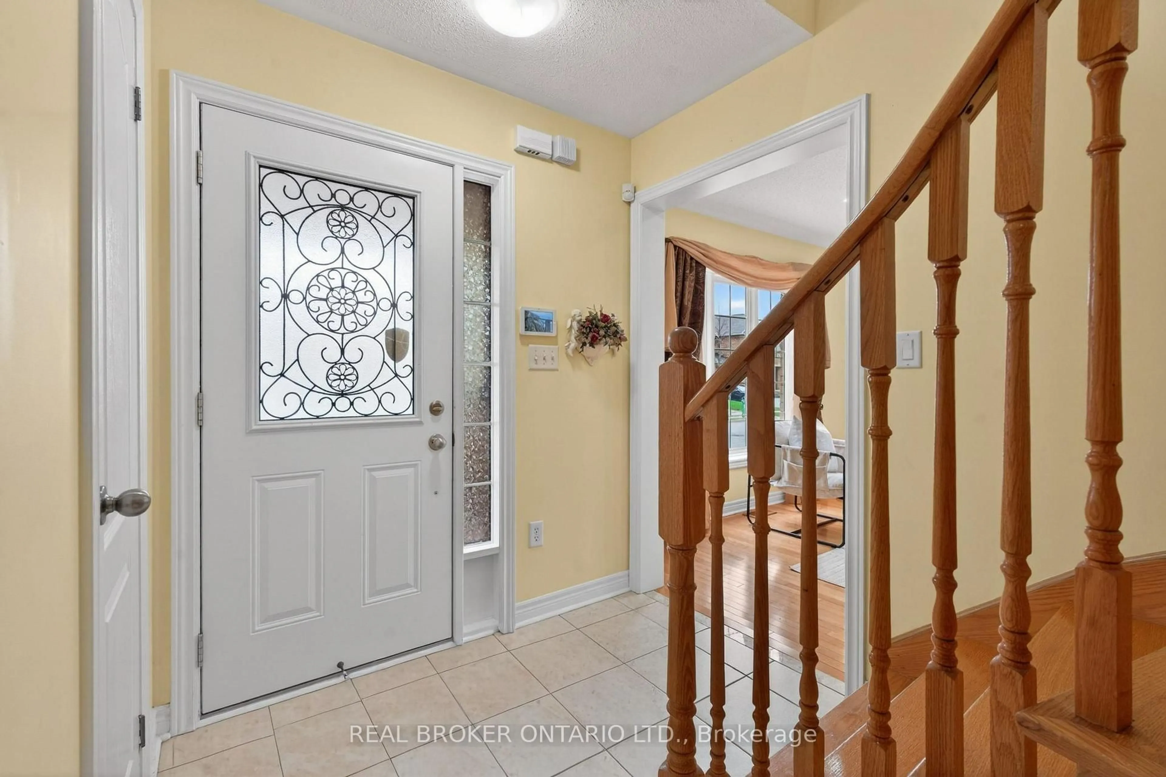 Indoor entryway for 38 Nutwood Way, Brampton Ontario L6R 0X1
