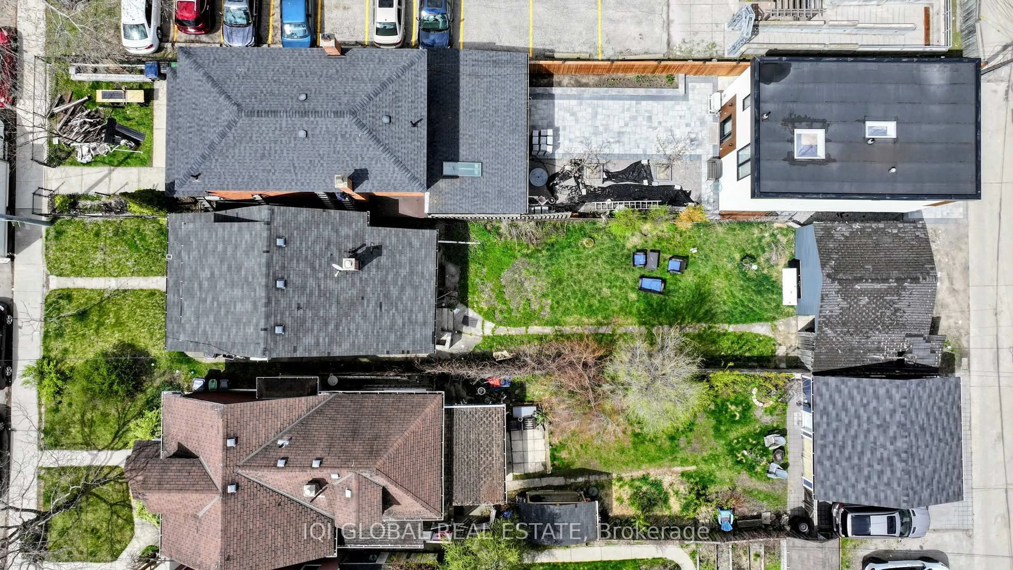 A pic from outside/outdoor area/front of a property/back of a property/a pic from drone, street for 49 Batavia Ave, Toronto Ontario M6N 4A1