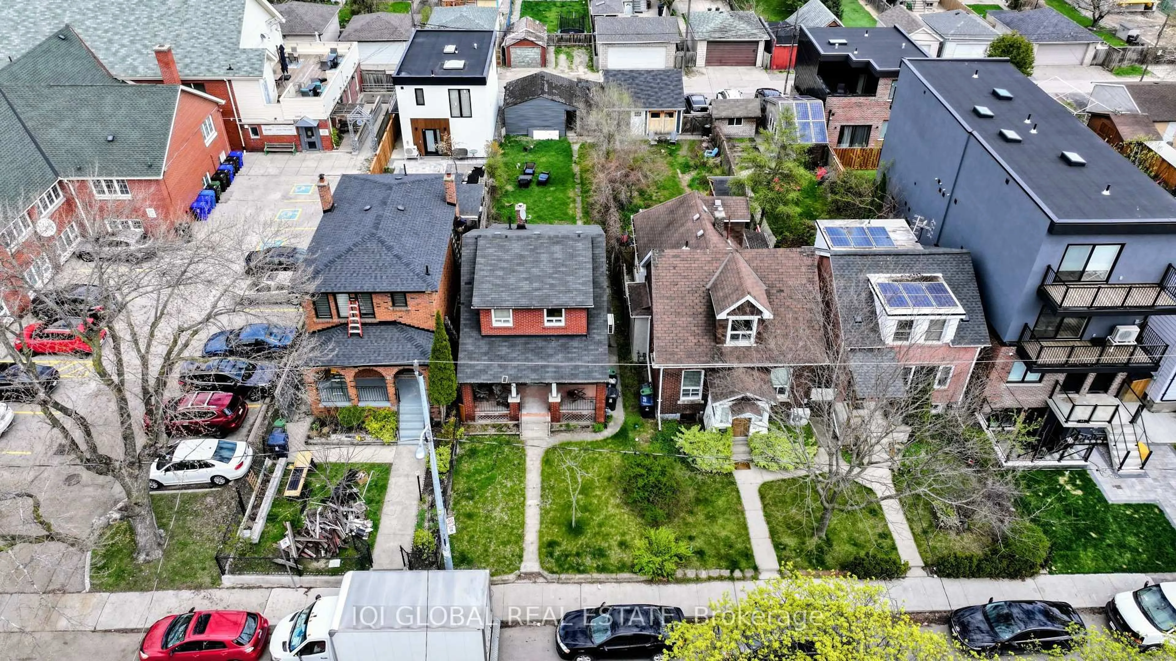 A pic from outside/outdoor area/front of a property/back of a property/a pic from drone, street for 49 Batavia Ave, Toronto Ontario M6N 4A1