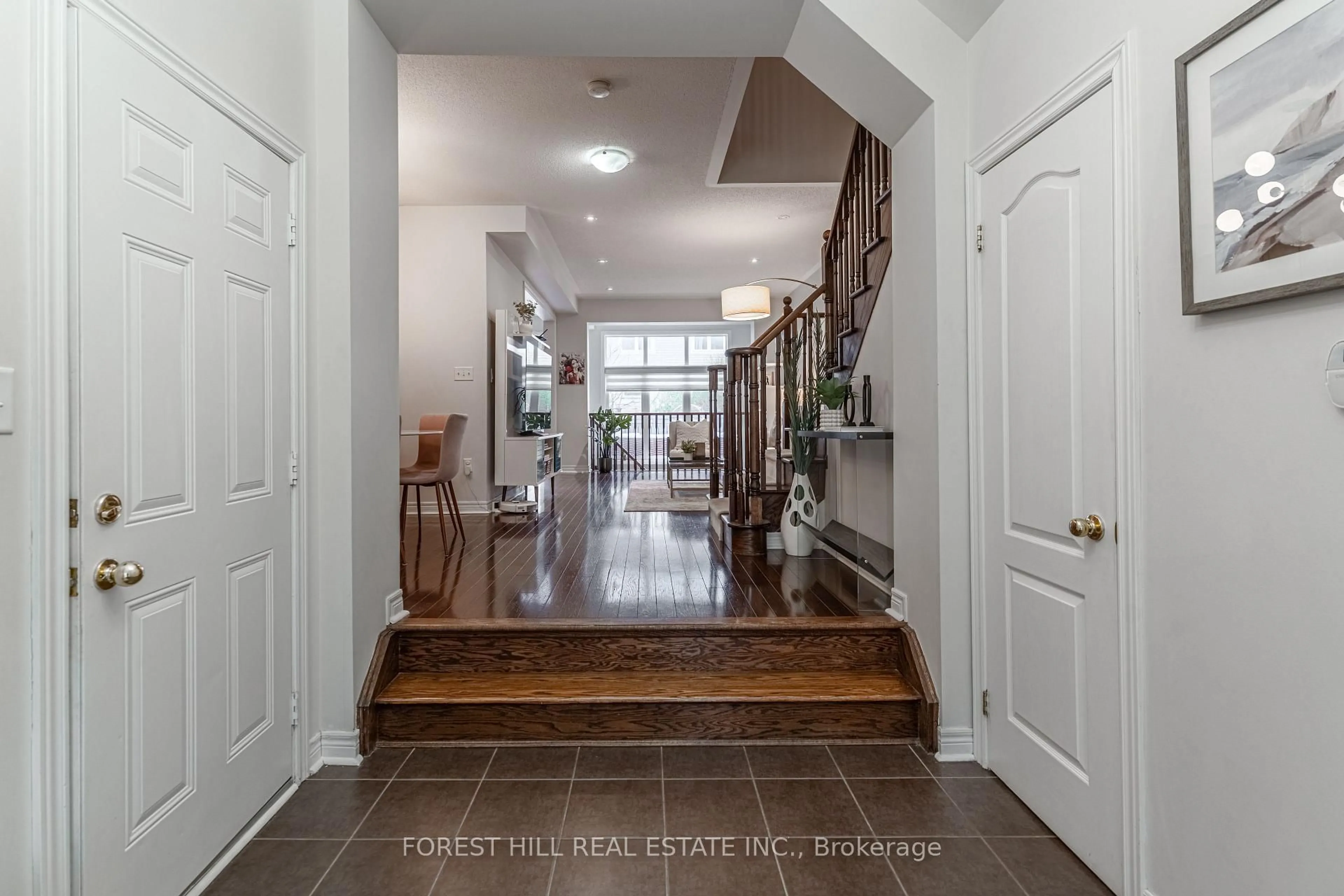 Indoor entryway for 2019 Trawden Way #23, Oakville Ontario L6M 0M3