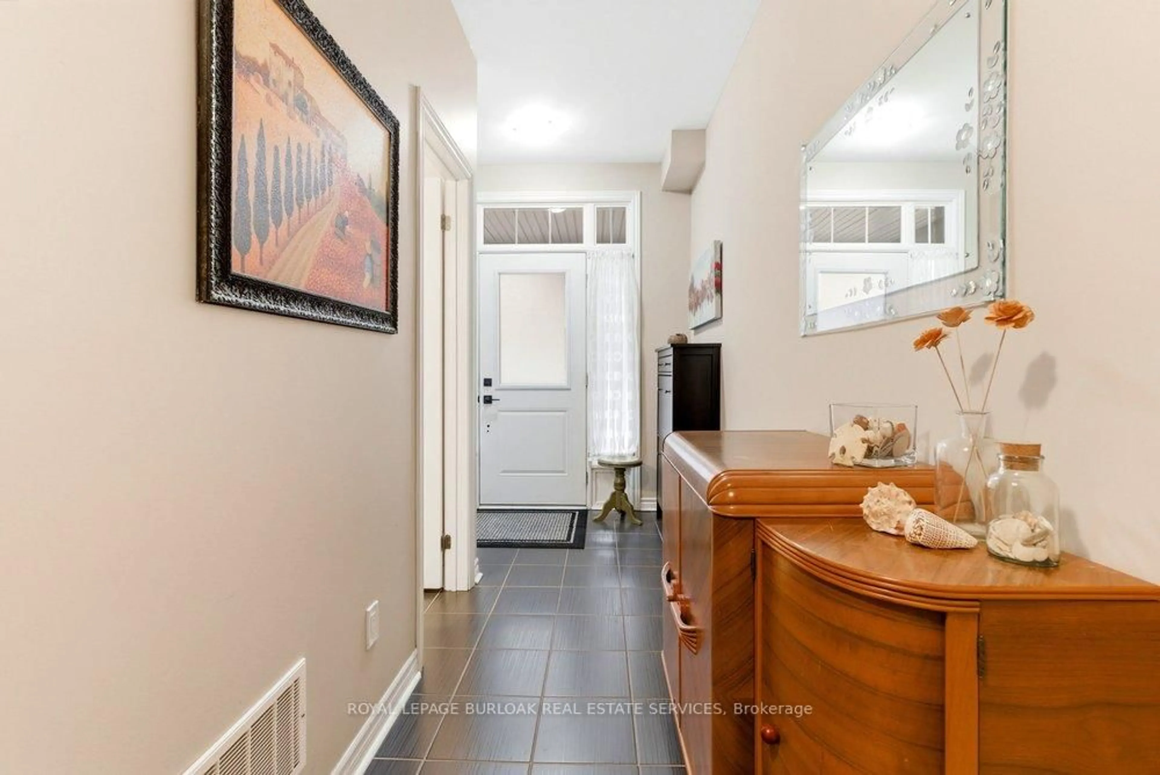 Indoor entryway for 2362 Peppiatt Common, Burlington Ontario L7R 0C8
