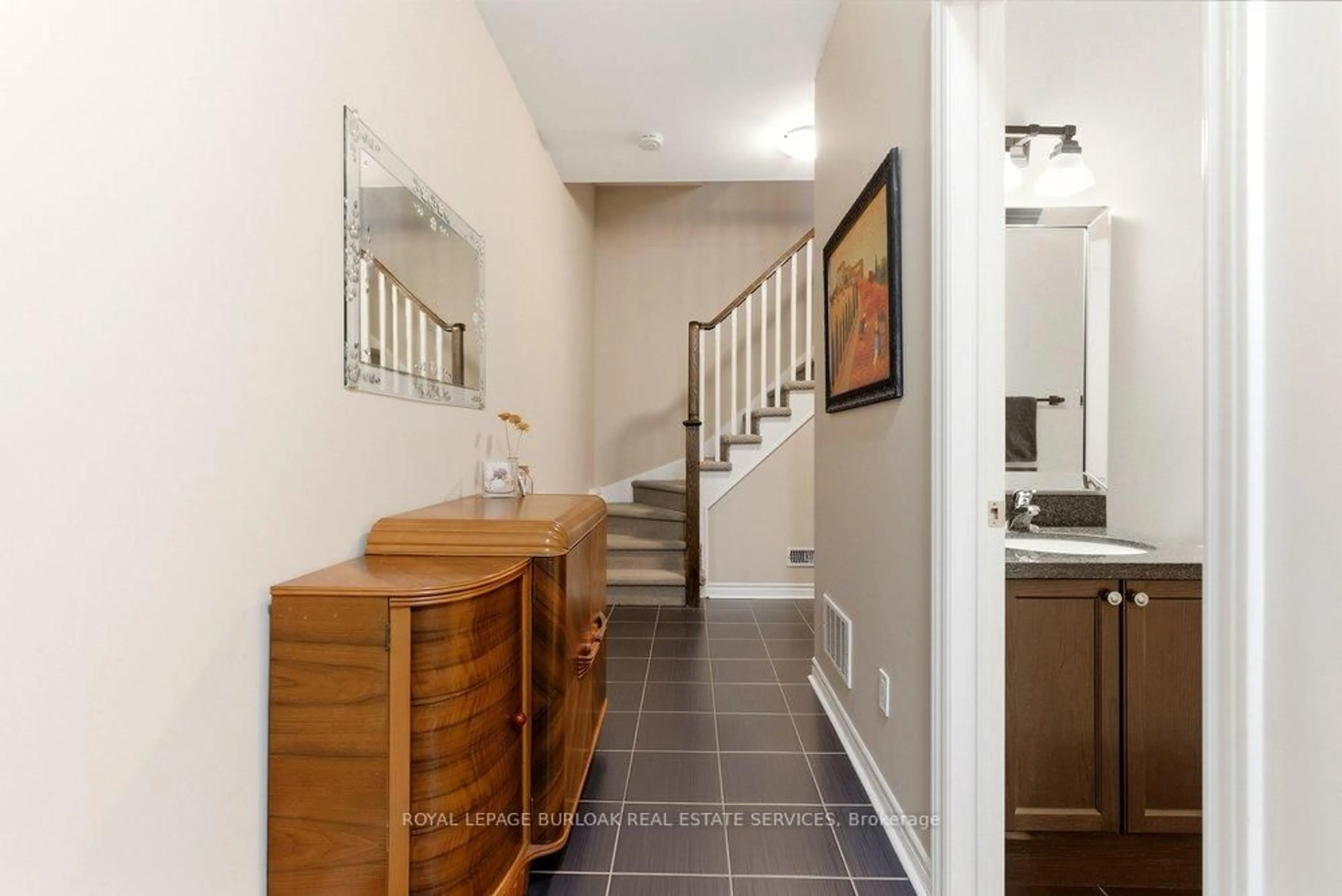 Indoor entryway for 2362 Peppiatt Common, Burlington Ontario L7R 0C8