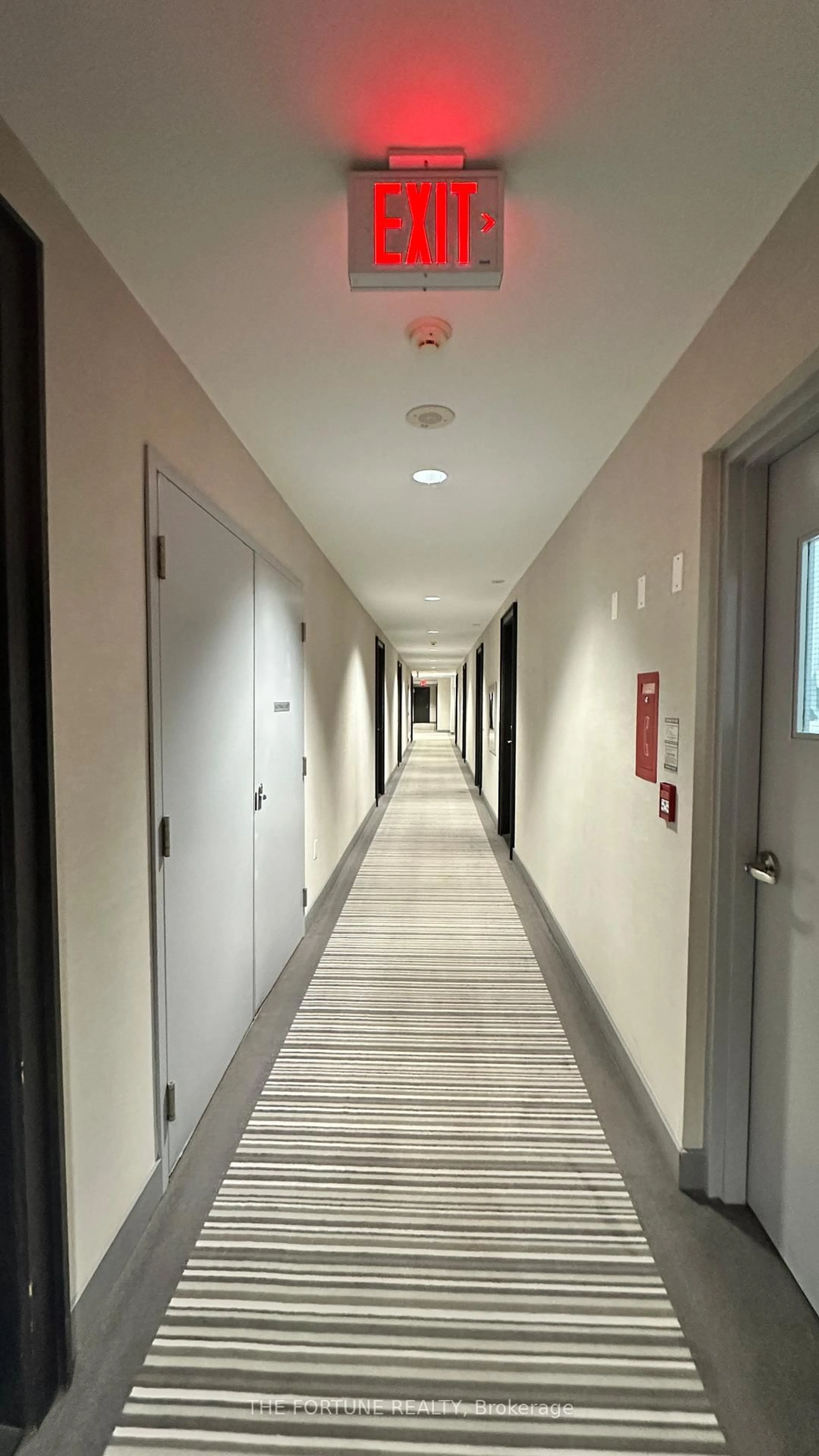 Indoor foyer for 105 The Queensway Ave #3213, Toronto Ontario M6S 2A2