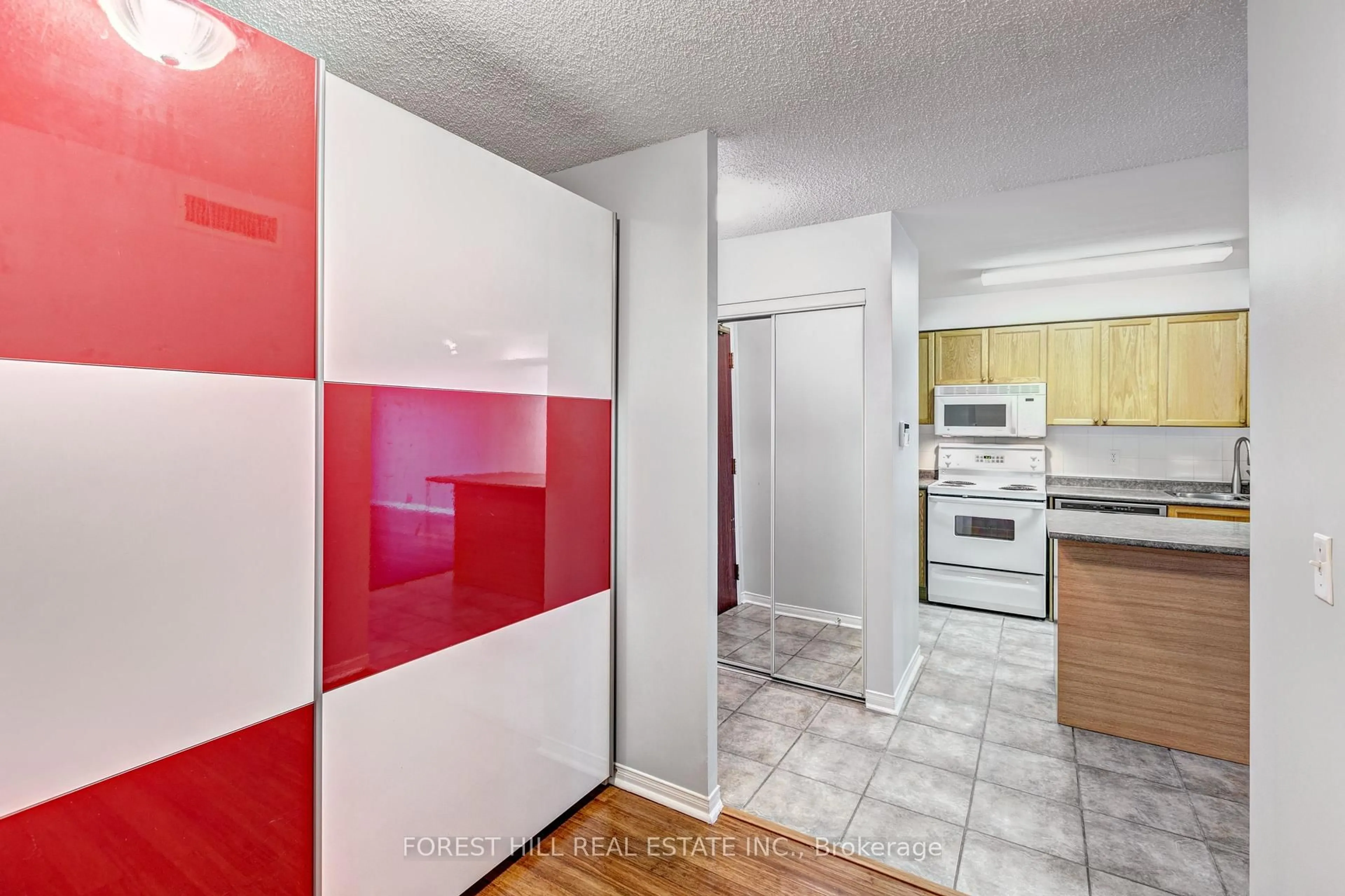 Standard kitchen, ceramic/tile floor for 17 Michael Power Pl #709, Toronto Ontario M9A 5G5
