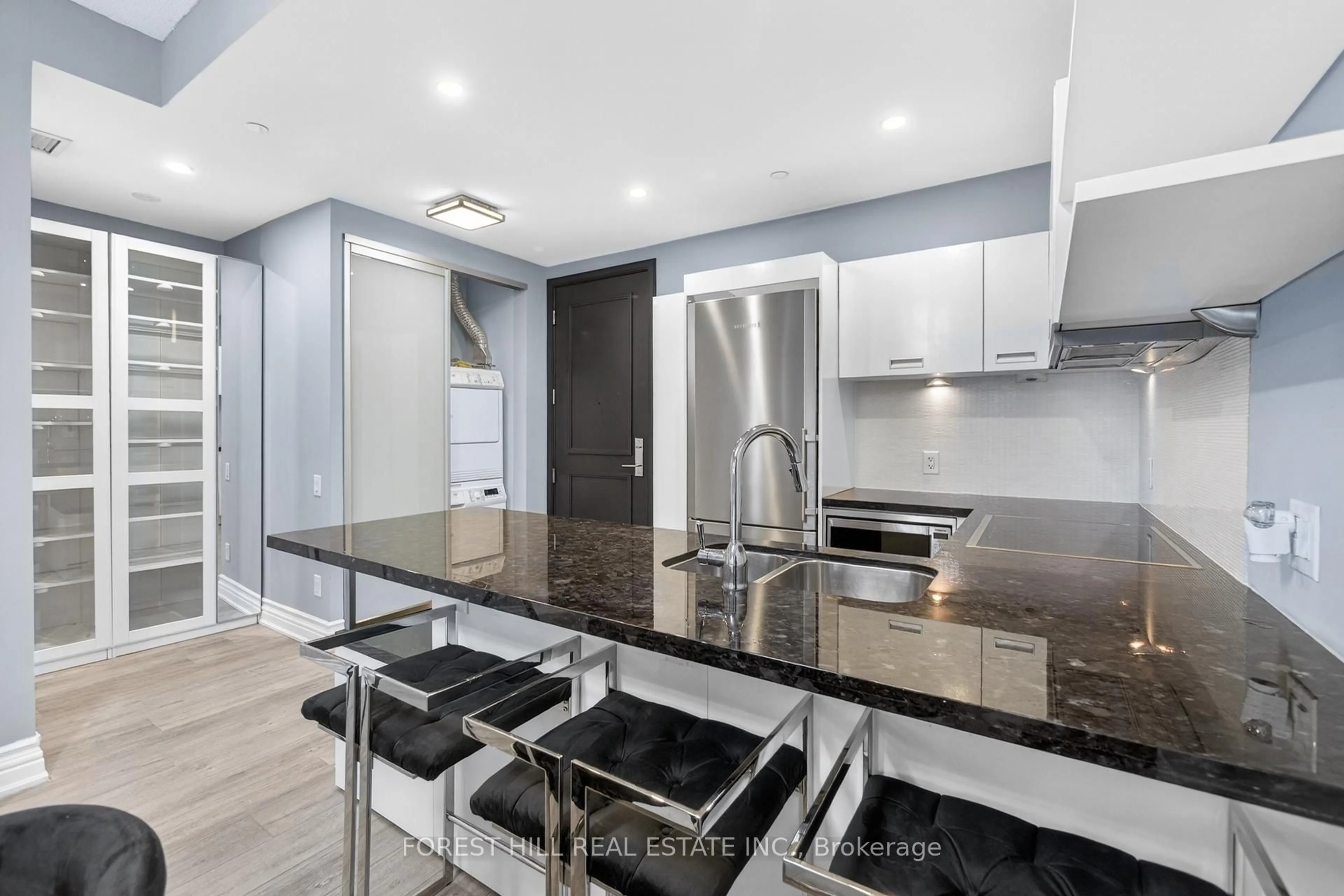 Open concept kitchen, unknown for 88 Park Lawn Rd #509, Toronto Ontario M8Y 0B5
